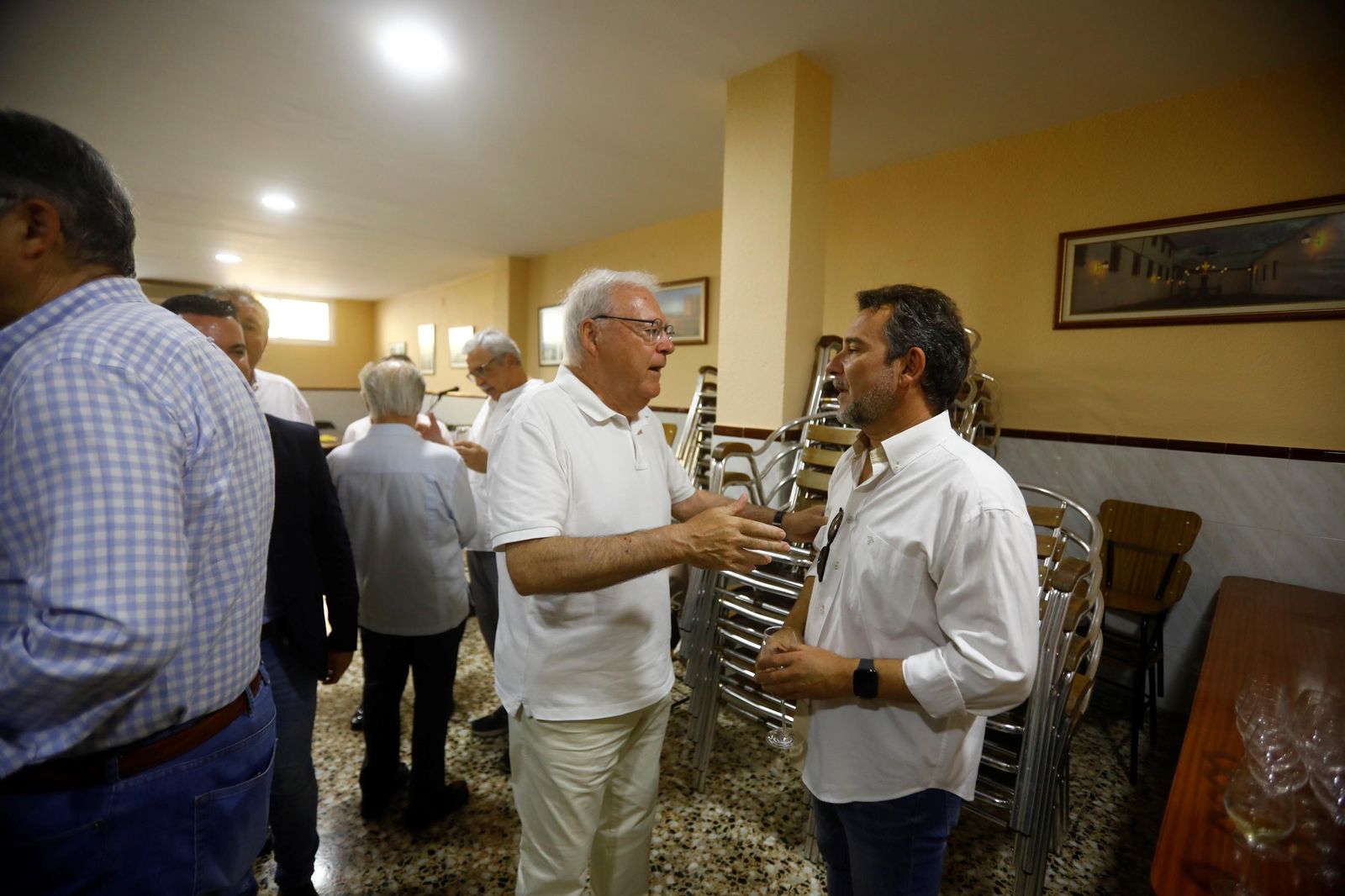 El perol de exconcejales de Córdoba contra la crispación política, en imágenes