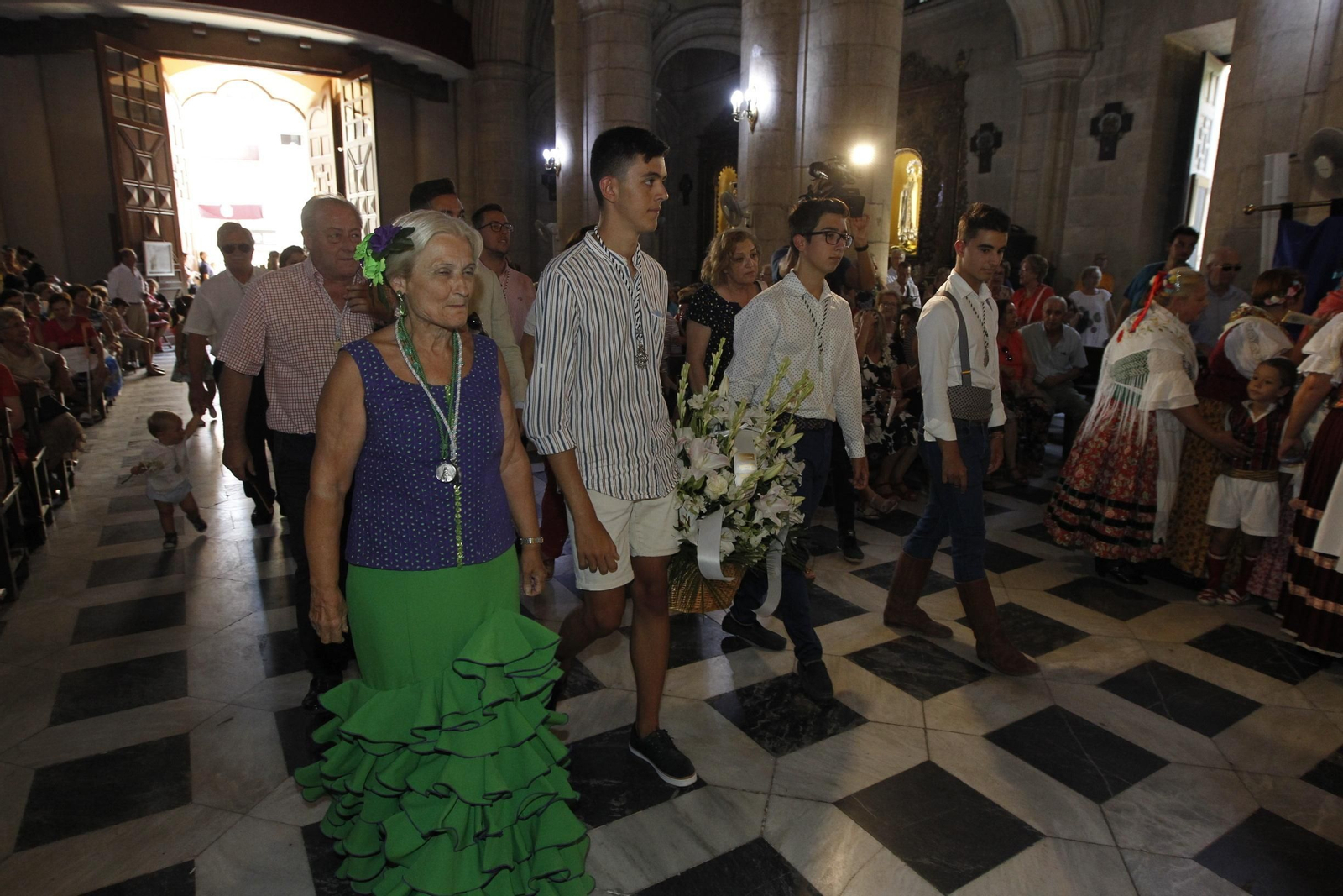 Fotogalería ofrenda floral a la Virgen del Mar. Feria de Almería 2019