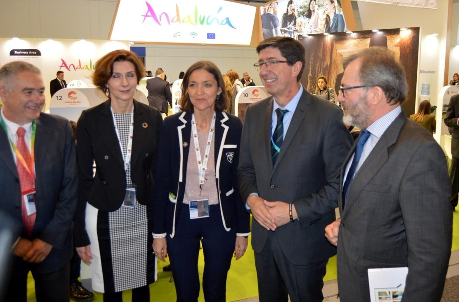 Juan Marín y la ministra de Turismo, Reyes Maroto, entre otros, esta mañana en la ITB