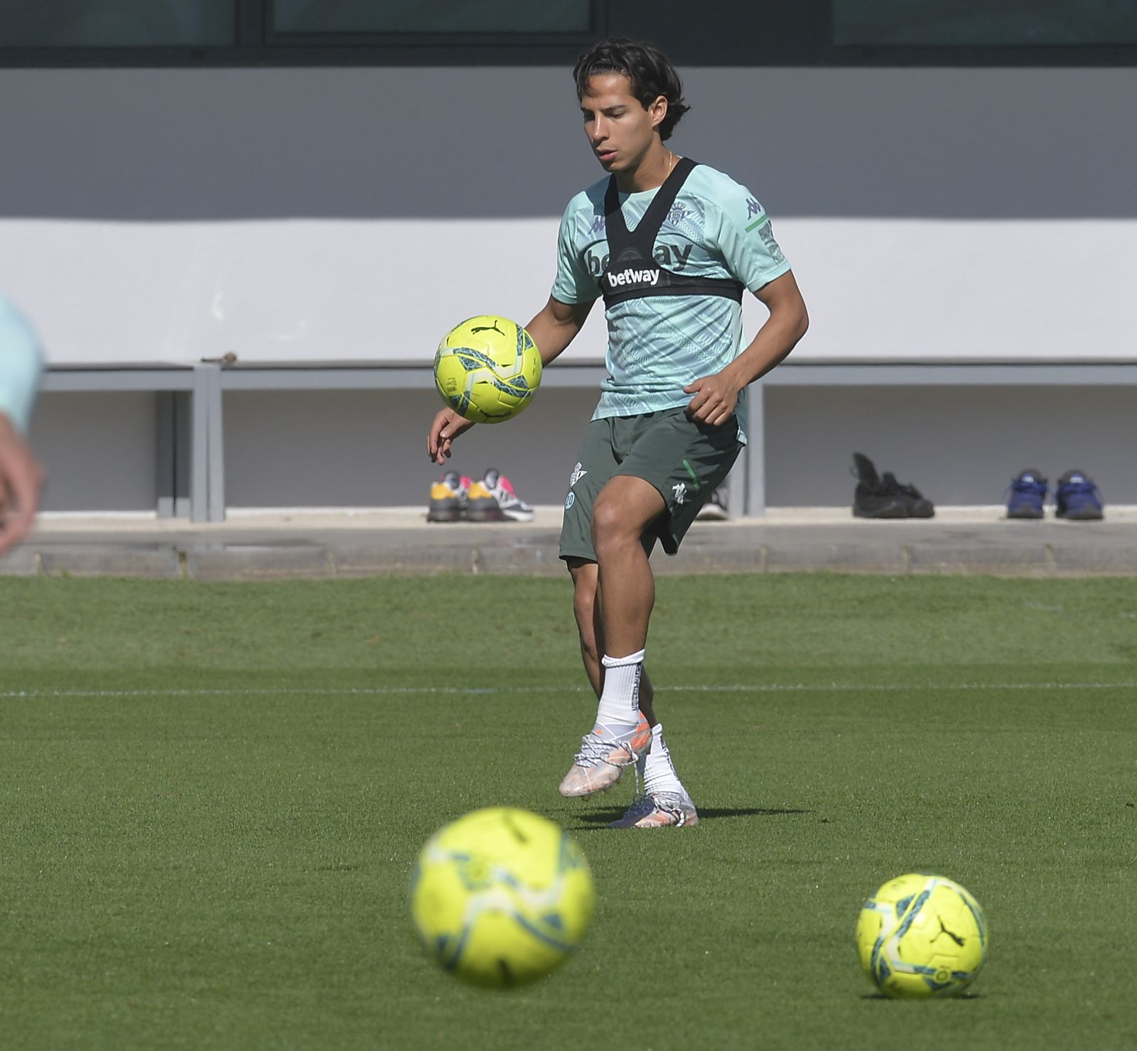 Diego Lainez, en el entrenamiento.