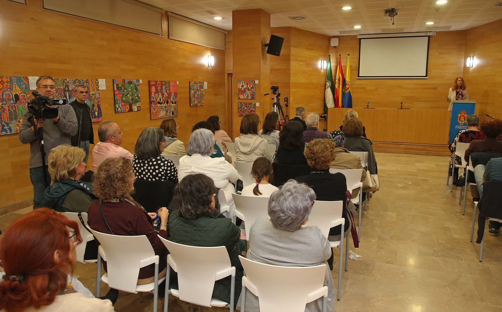 Fotos de la presentación del libro  'Emociones a Contraluz' del grupo literario Infusiónate en Algeciras