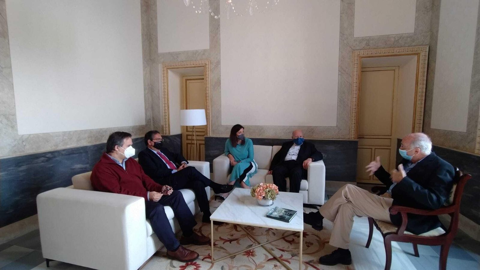 Reunión en Alcaldía para hablar de la restauración de la ermita del Cerro.