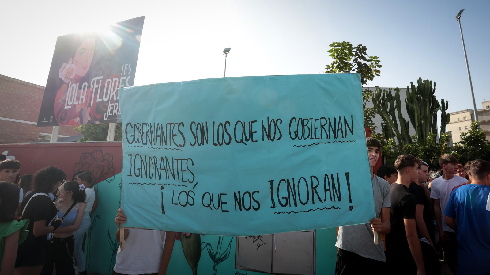 Imágenes de las protestas de alumnos y profesores del IES Lola Flores de Jerez