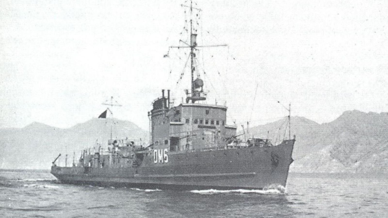 Dragaminas ‘Segura’ el primer buque de la Armada española que trajo a La Legión a Málaga en 1950.