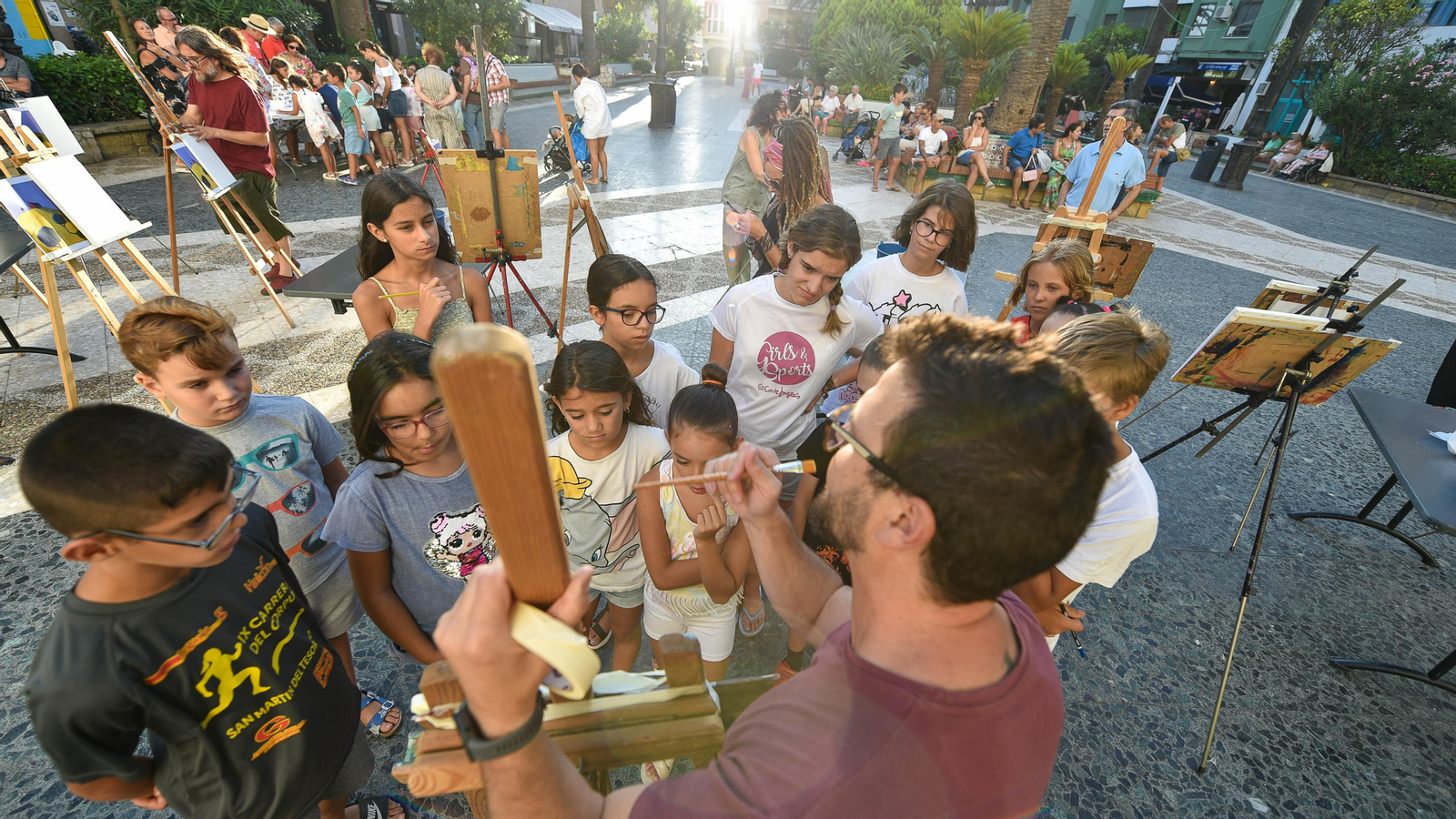 Las fotos del taller de dibujo para niños de la noche en blanco de La Línea