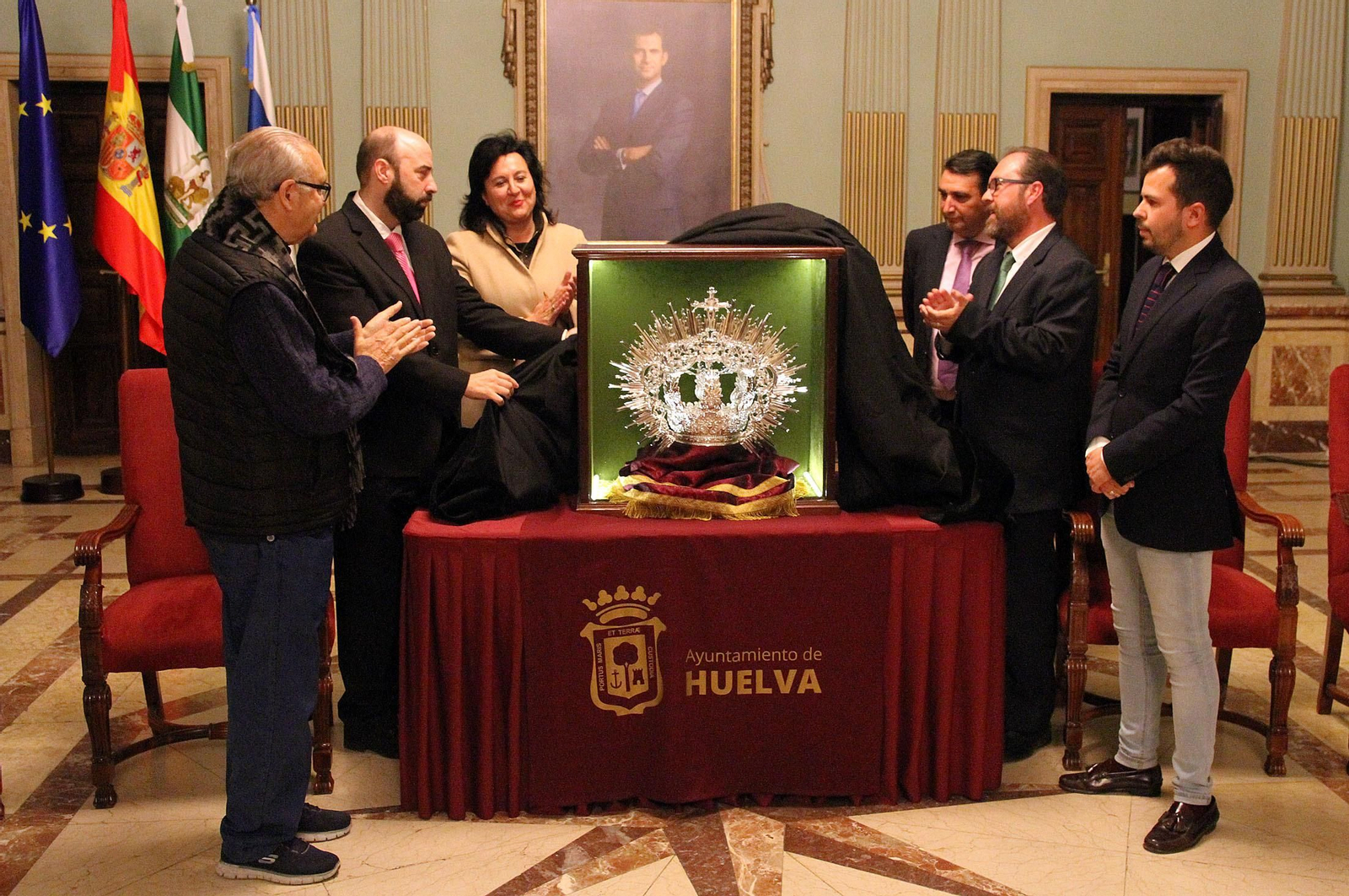 Presentación de la nueva corona de Nuestra Señora en su Soledad, en imágenes