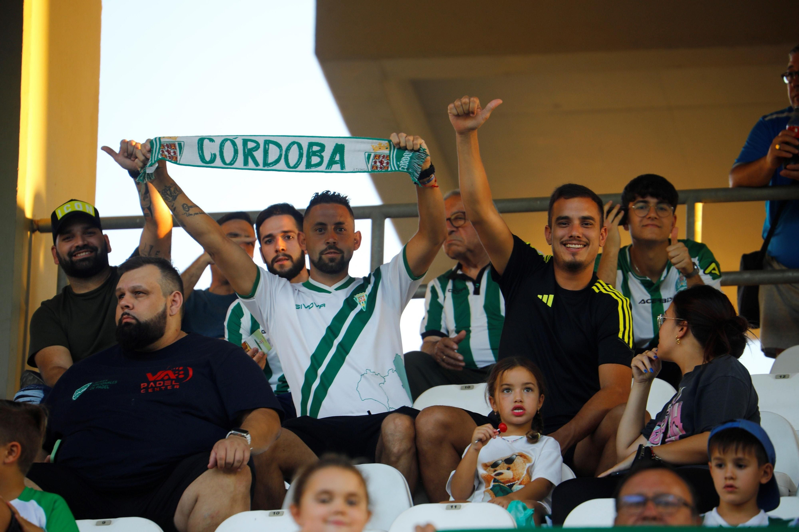 El ambiente en las gradas de El Arcángel para el Córdoba CF - Recreativo Granada, en imágenes