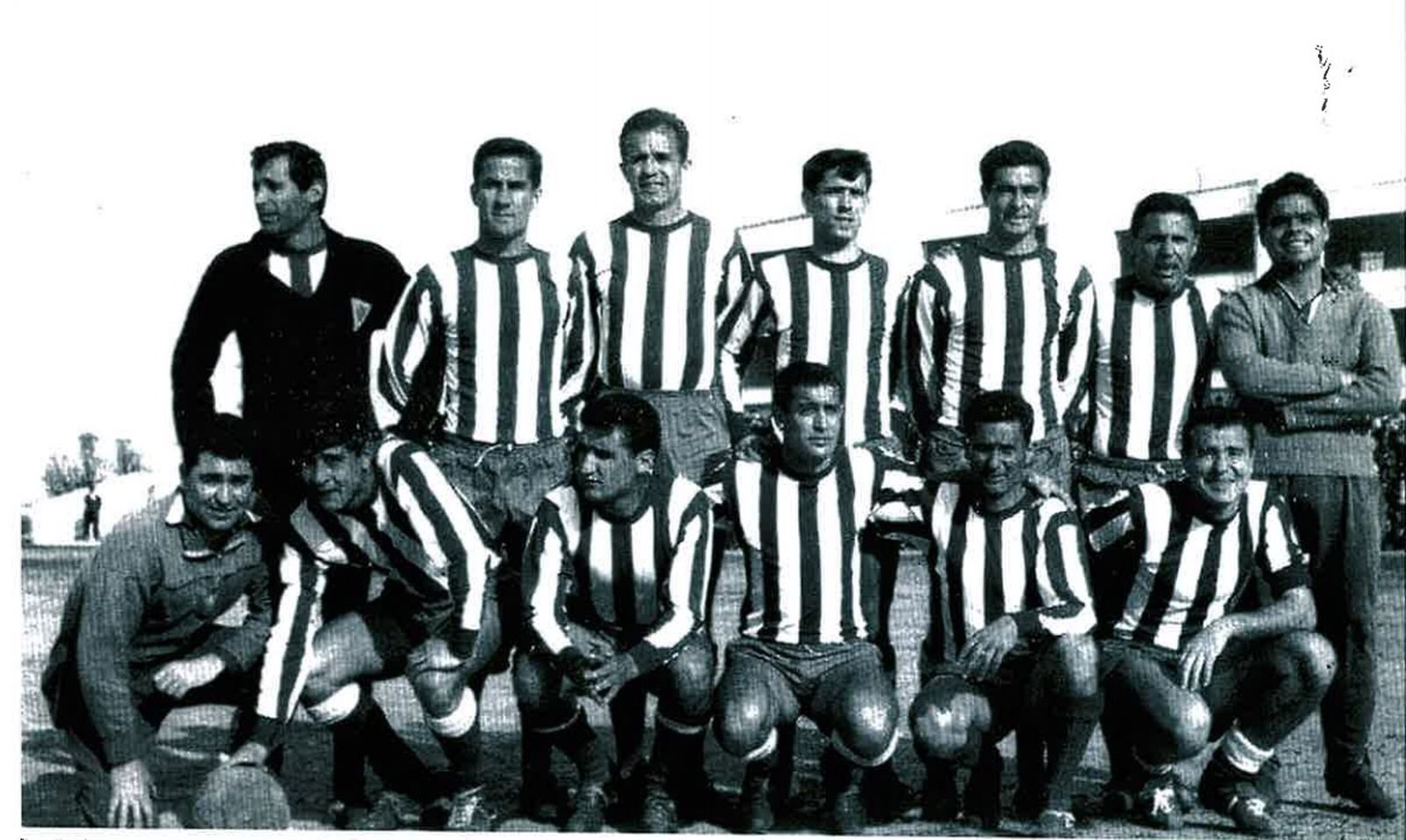 El mejor conjunto de la historia del Hispania con Roa, Iribarne, Bazaco, Basora, Esparza, Orozco, Loves (en la fila superior), Claudio, Joaqui, Rojo, Falcón, Pepe Jiménez y Juan Jiménez (abajo).