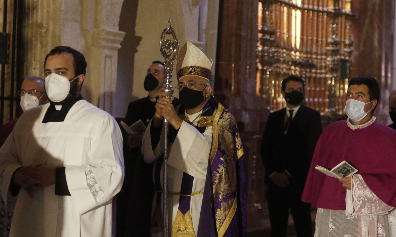 El Vía Crucis de las Cofradías de Córdoba, en imágenes
