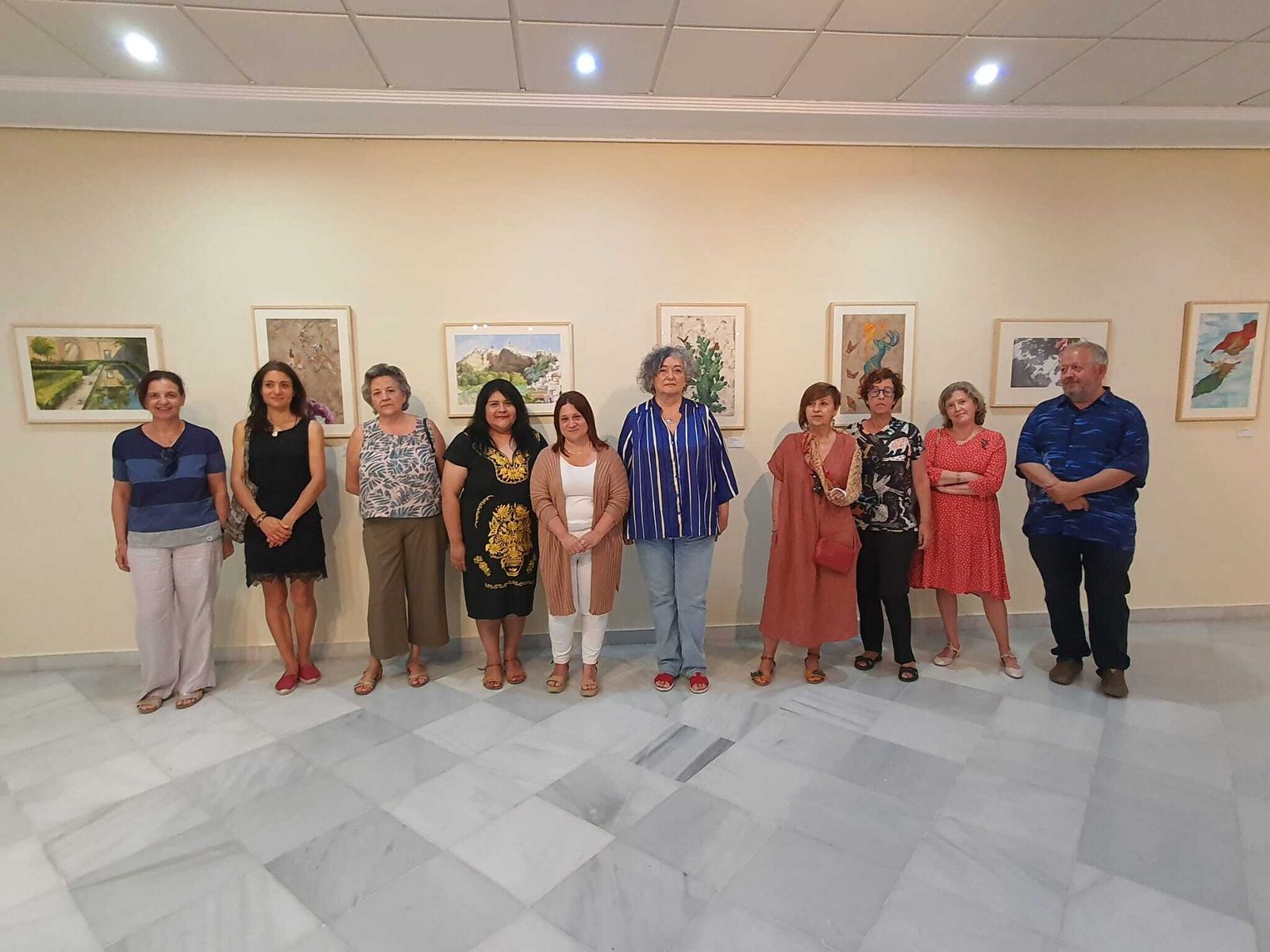 La delegada municipal de Cultura, Susana Rivas, durante su visita a la exposición ‘Visiones de la luz’.