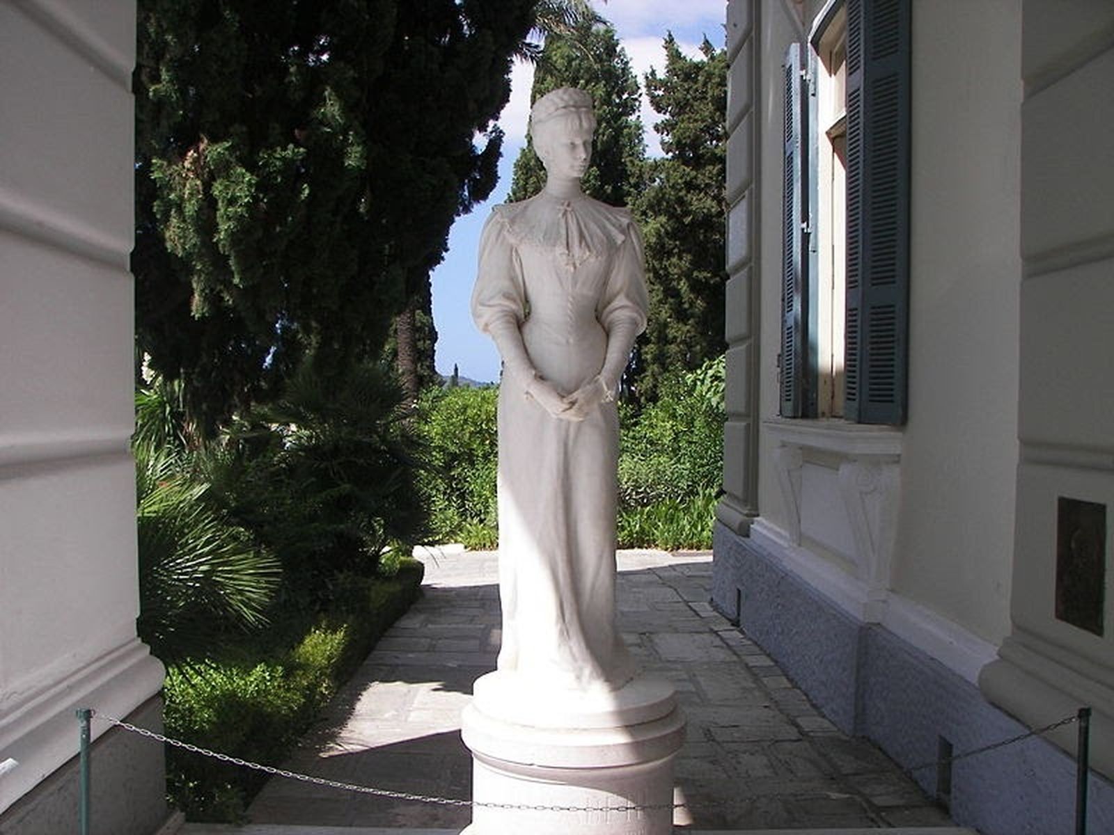 Estatua de la emperatriz Sissi en el Palacio de Achillion, en la isla griega de Corfú.