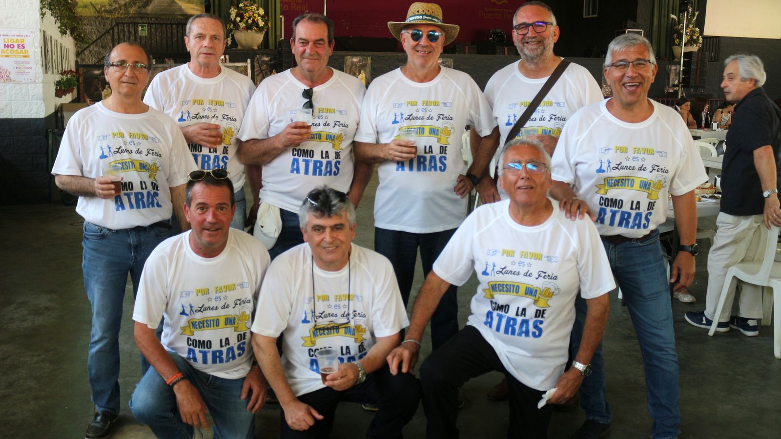 Un grupo de amigos recupera la quedada de Feria tras la pandemia