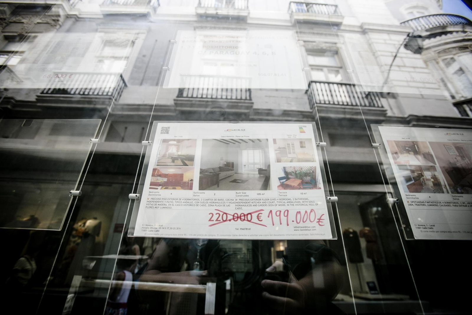 Escaparate de una inmobiliaria en una imagen de archivo.