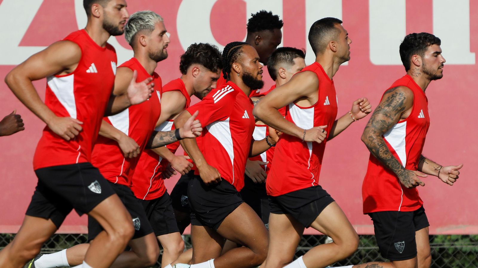 Las fotos del primer entrenamiento del Sevilla FC de la temporada 2025/2026