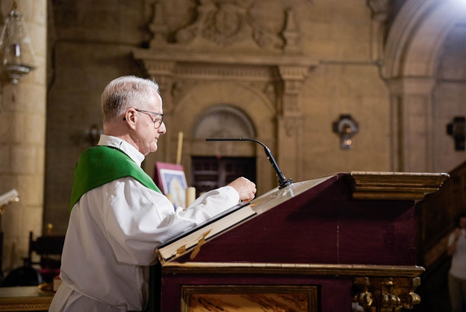Las imágenes de la ofrenda floral de la UD Almería a la patrona de Almería, la Virgen del Mar
