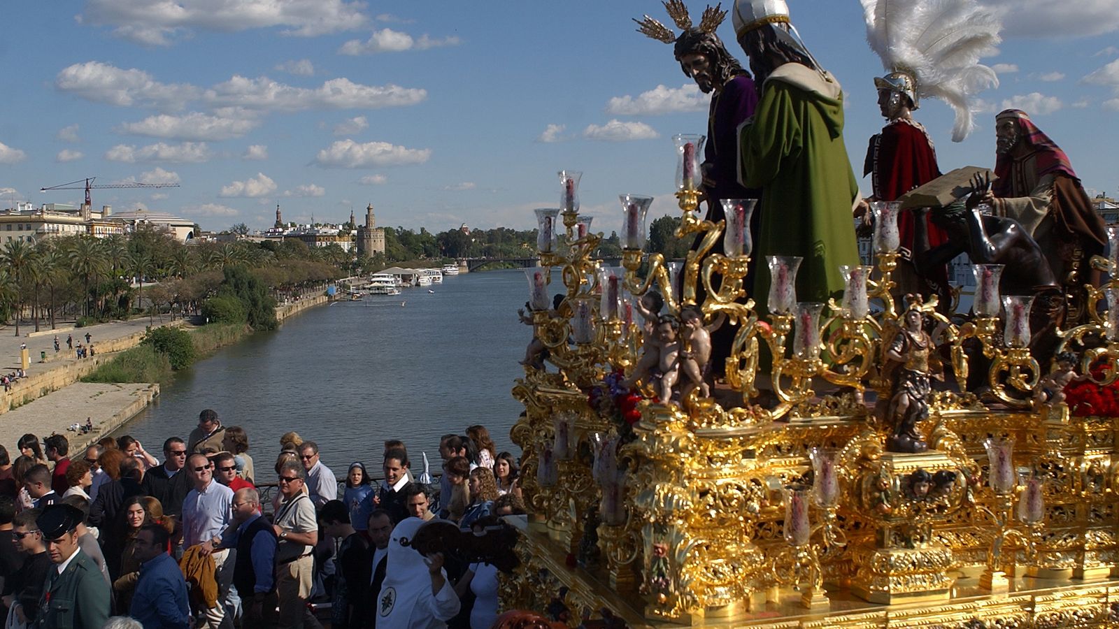 El misterio de San Gonzalo camino del Santo Entierro Grande de 2004