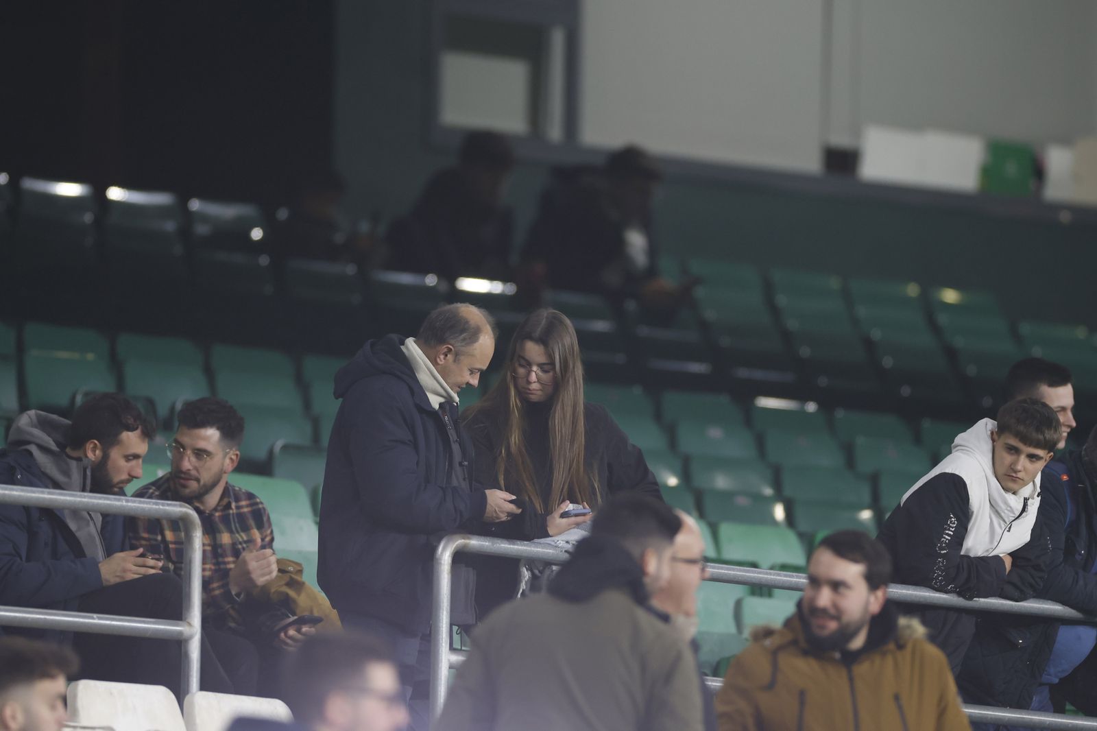 Búscate en las fotos del Betis-Barcelona