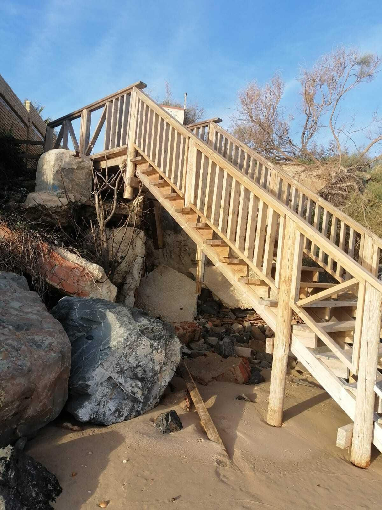 Escaleras sin base ni sujeción