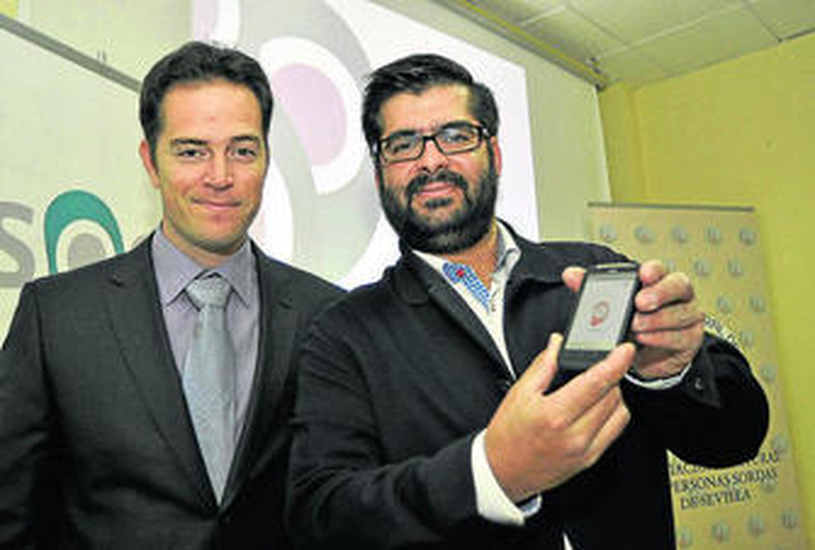 Gonzalo Díaz, gerente de Arsos System, y Joaquín Solís, presidente de la ACSS, ayer.
