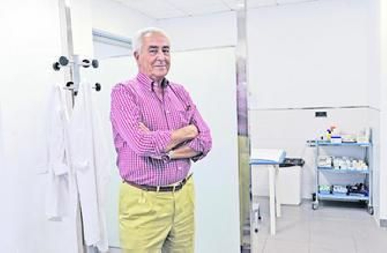El doctor Ramón Vila, cirujano-jefe de la Maestranza, intantes antes de la entrevista.