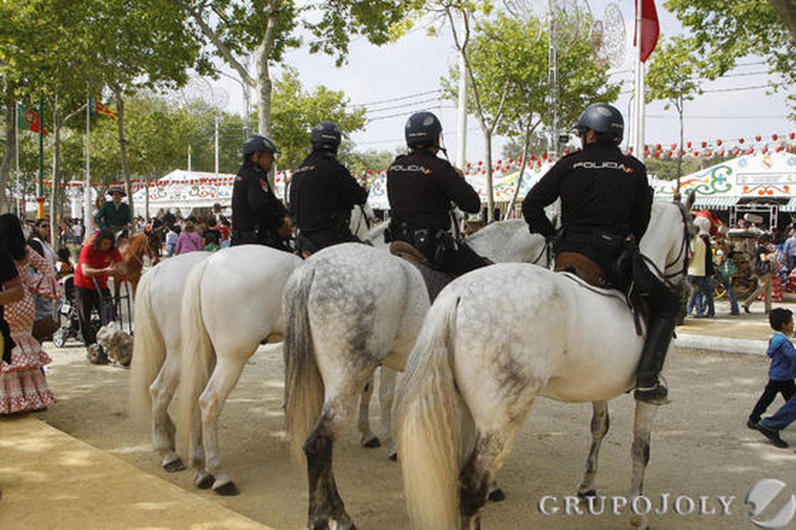 La lluvia y el frío empañaron la jornada en el recinto ferial de Las Banderas.

Foto: Andrés Mora