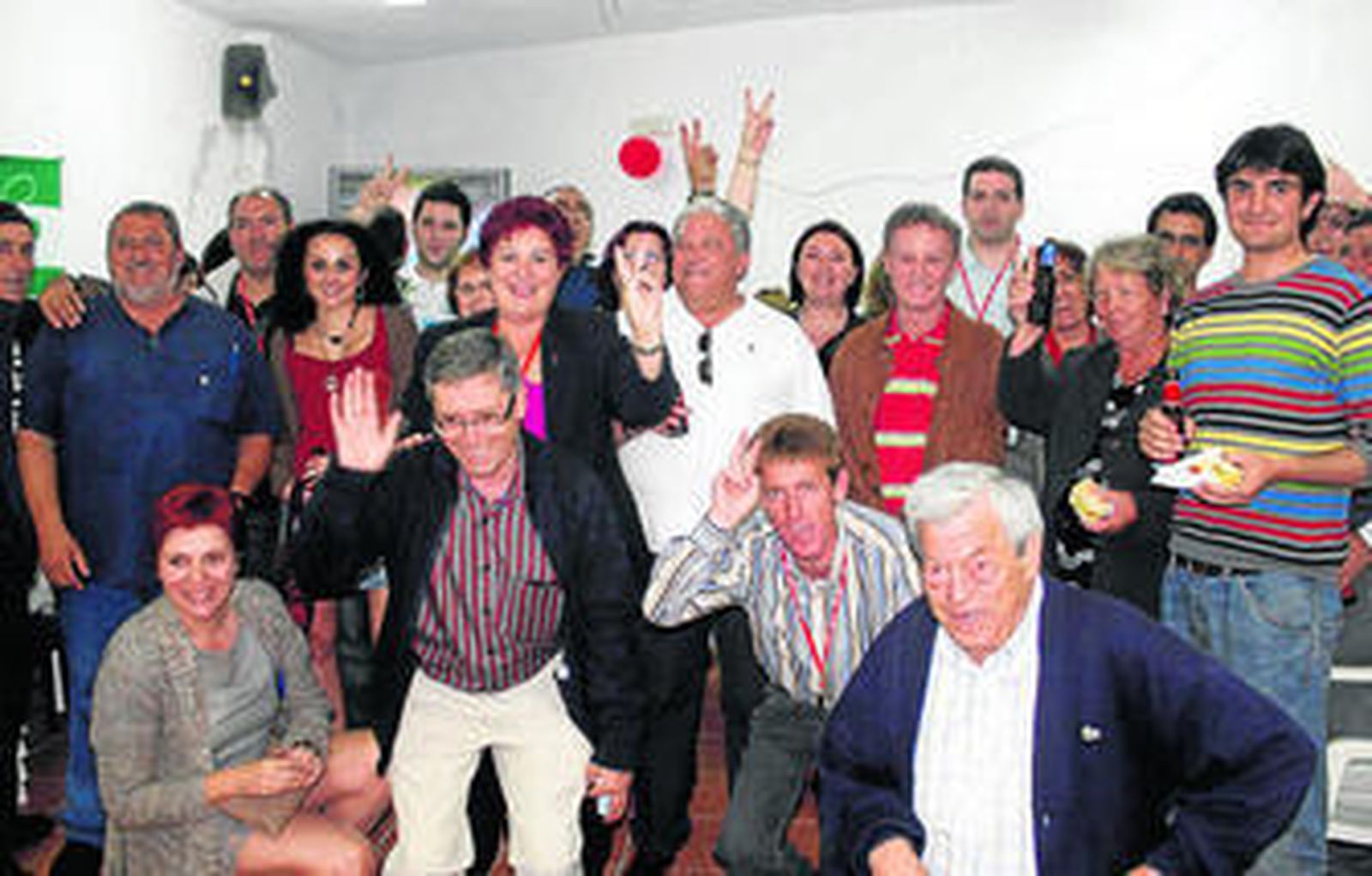 El PSOE de Órgiva, ayer, en plena celebración.