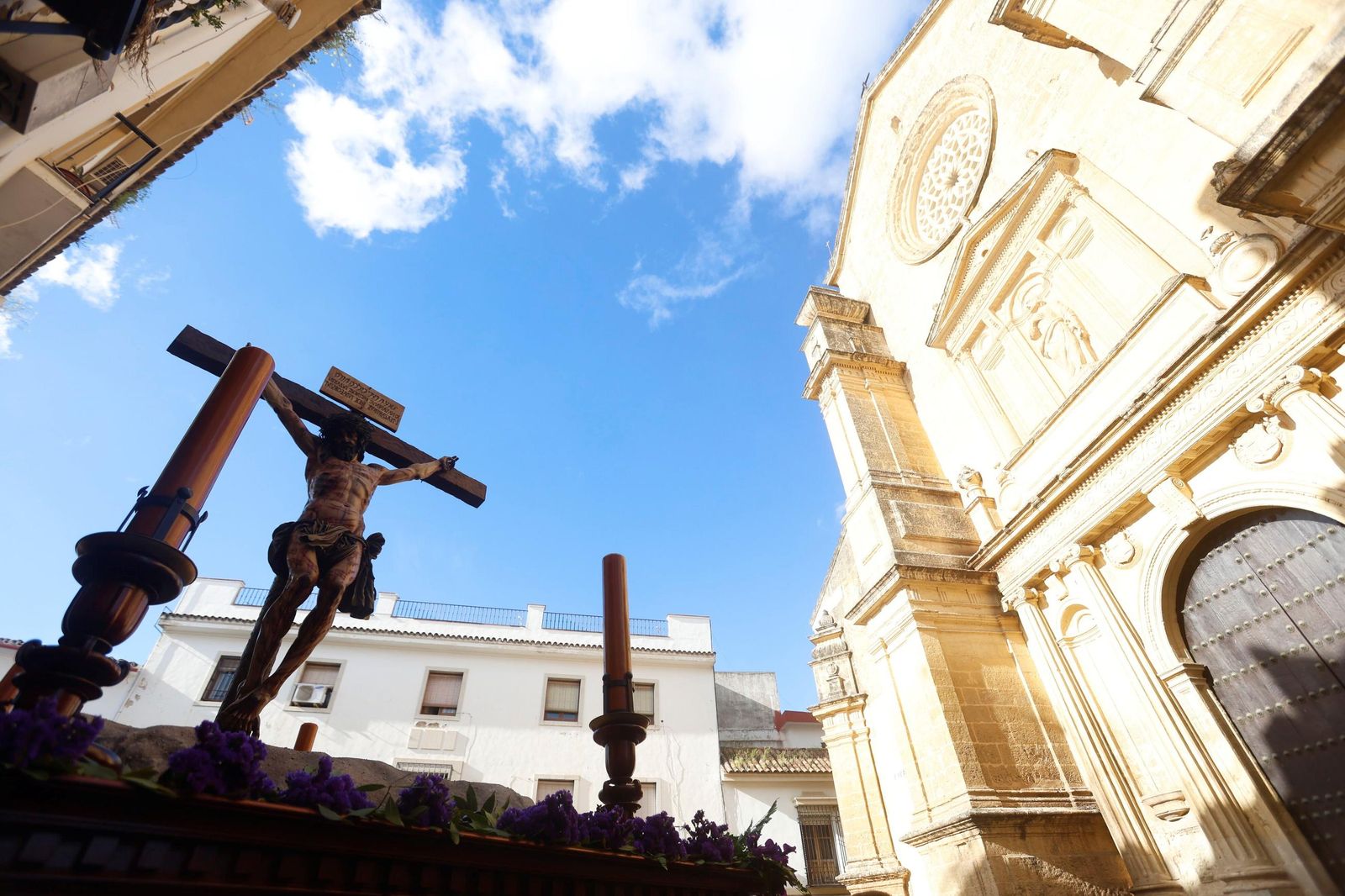 La procesión de la Universitaria en este Martes Santo de Córdoba, en imágenes