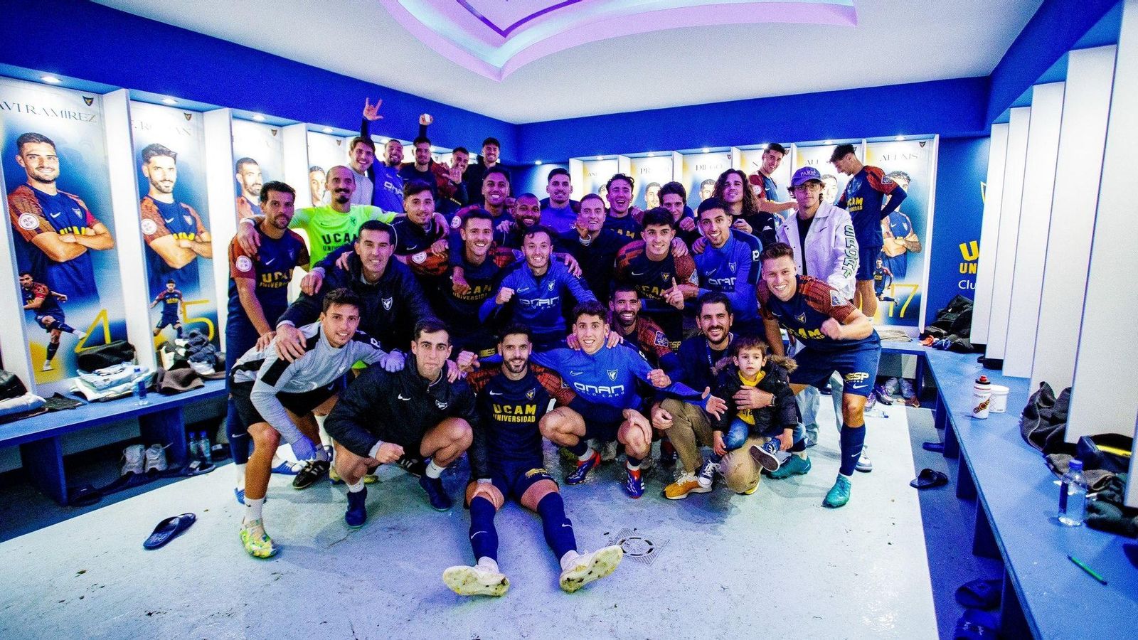 Los jugadores del UCAM celebran el triunfo ante el Don Benito en La Condomina.
