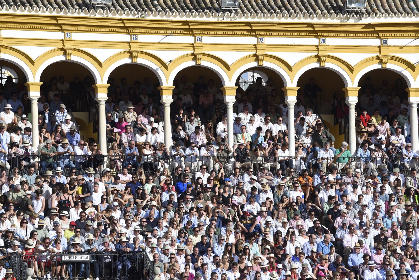 Búscate en la tercera corrida de toros de la Feria de San Miguel de Sevilla