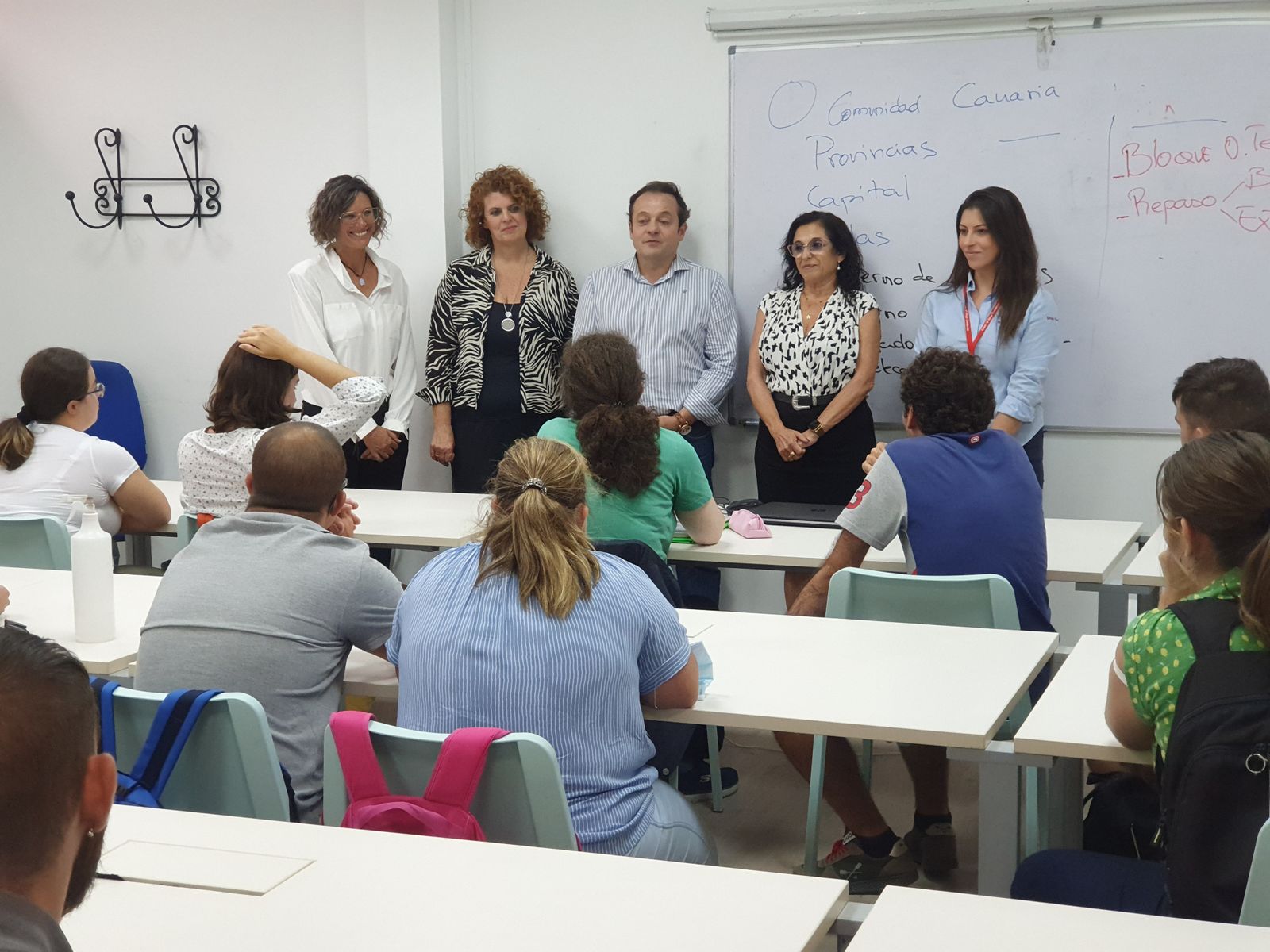 La Asociación Colibrí en una charla sobre su programa en Díaz Cadenas, empresa colaboradora.