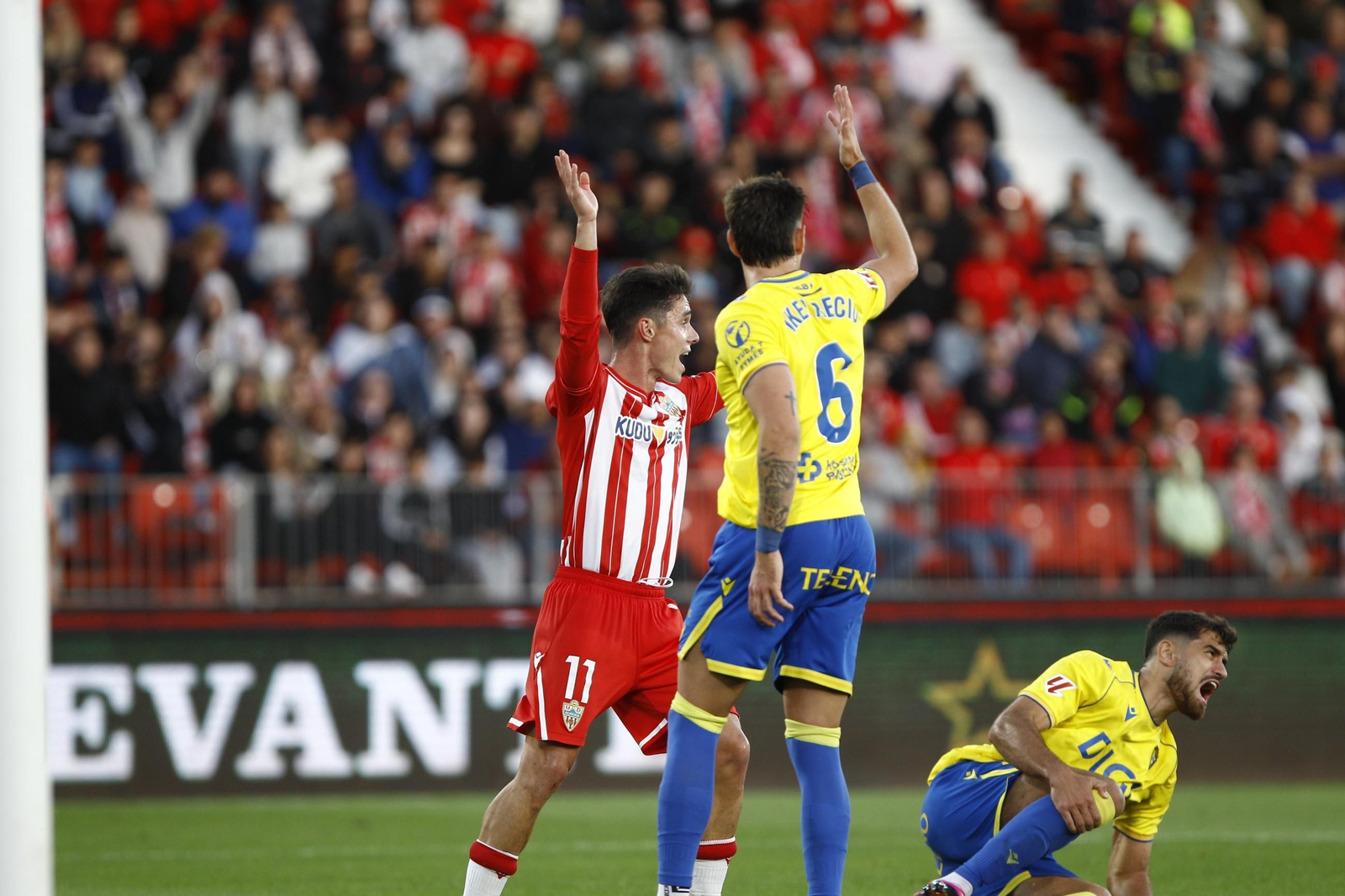 El partido U.D. Almería-Cádiz C.F. en imágenes