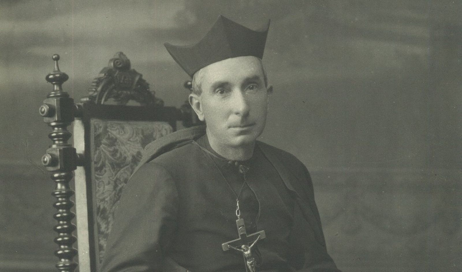 Retrato del jesuita Tiburcio Arnaiz que sirvió como modelo para su retrato oficial, presente en la sede de la Compañía de Jesús.