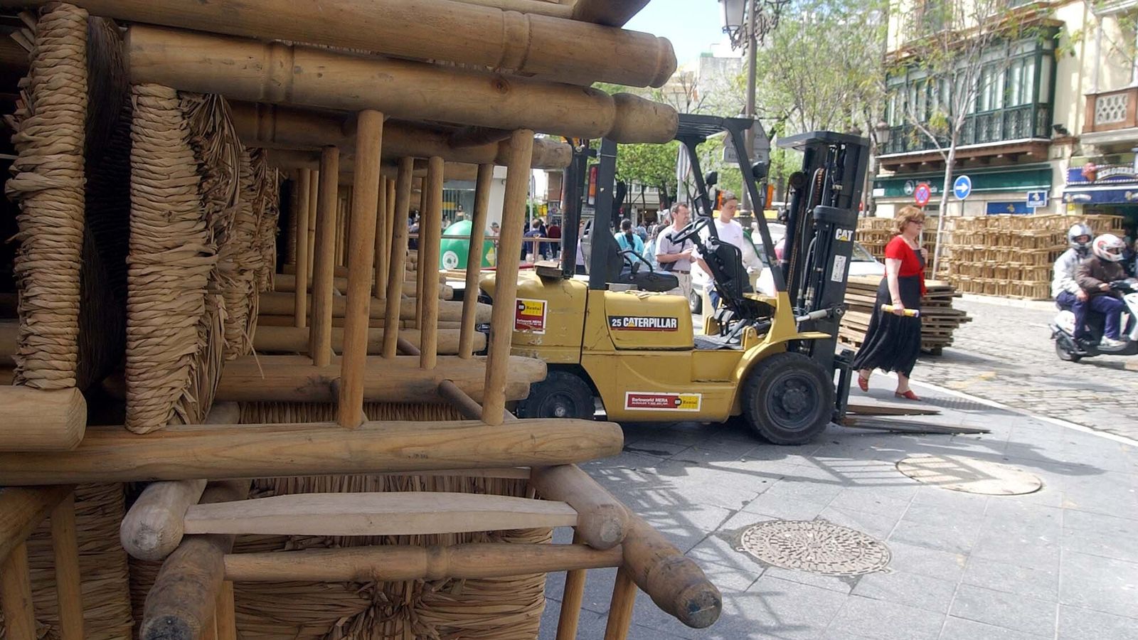 Sillas en la Campana