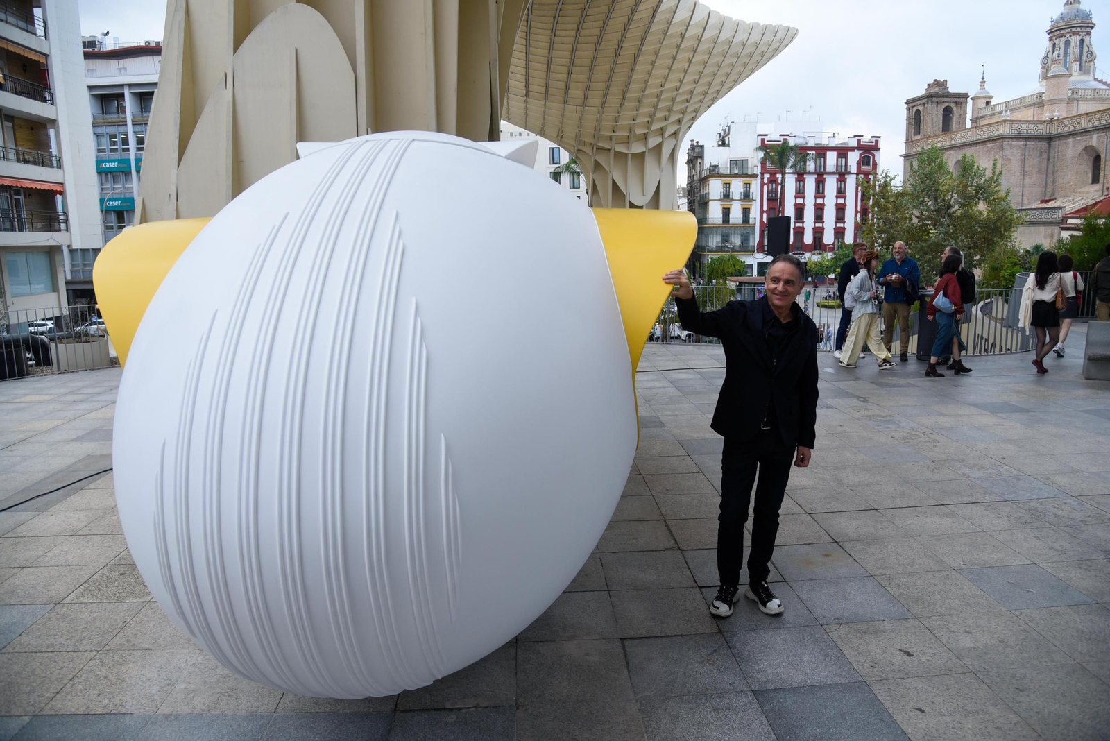 Presentación de la obra escultórica de Dionisio González, en la Plaza Mayor de las Setas