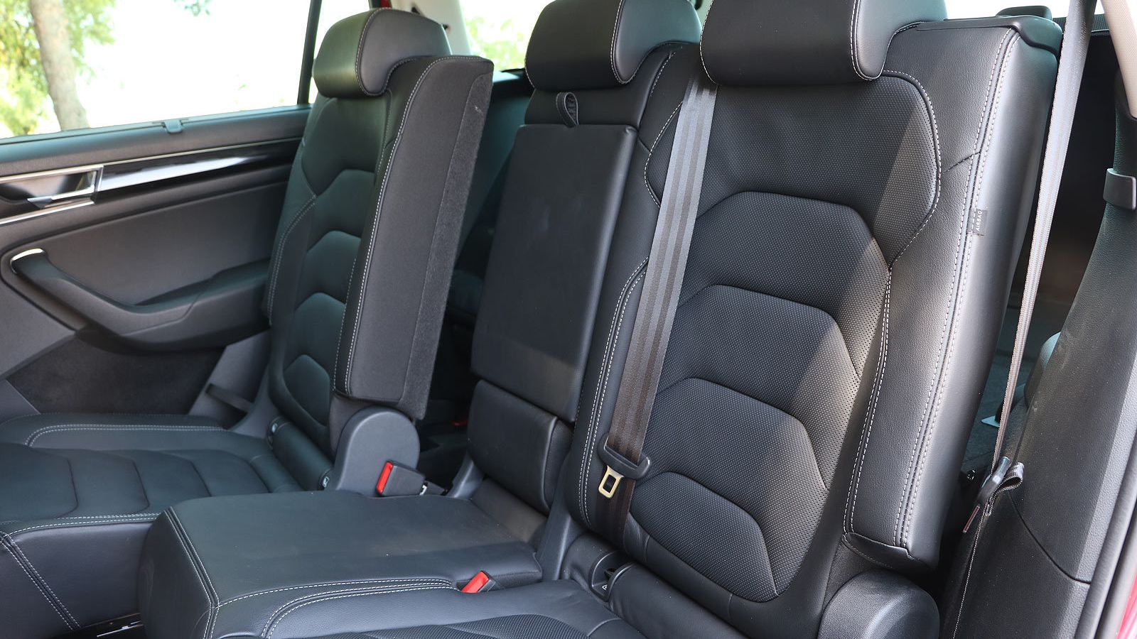 La segunda fila es amplia y los asientos se pueden desplazar longitudinalmente.