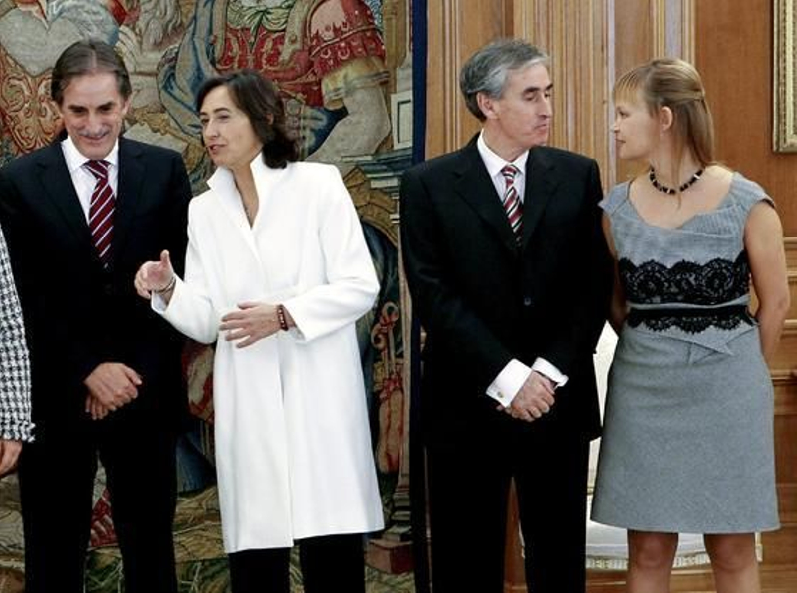Valeriano Gómez, ministro de Trabajo; Rosa Aguilar, ministra de Medio Ambiente, Rural y Marino; Ramón Jáuregui, ministro de Presidencia, y Leire Pajín, ministra de Sanidad.

Foto: EFE
