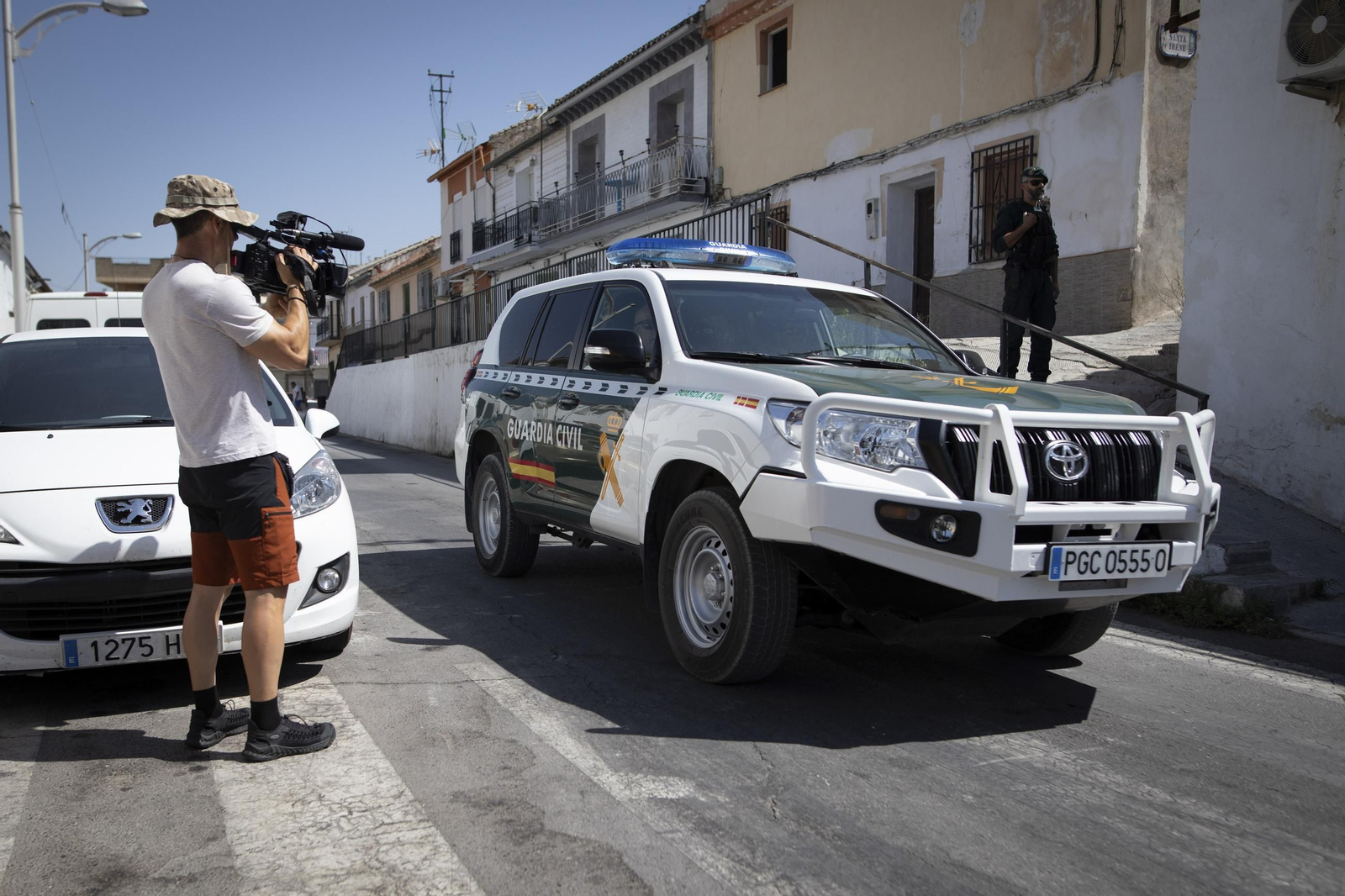 Guardia Civil en Pinos Puente tras la quema de casas
