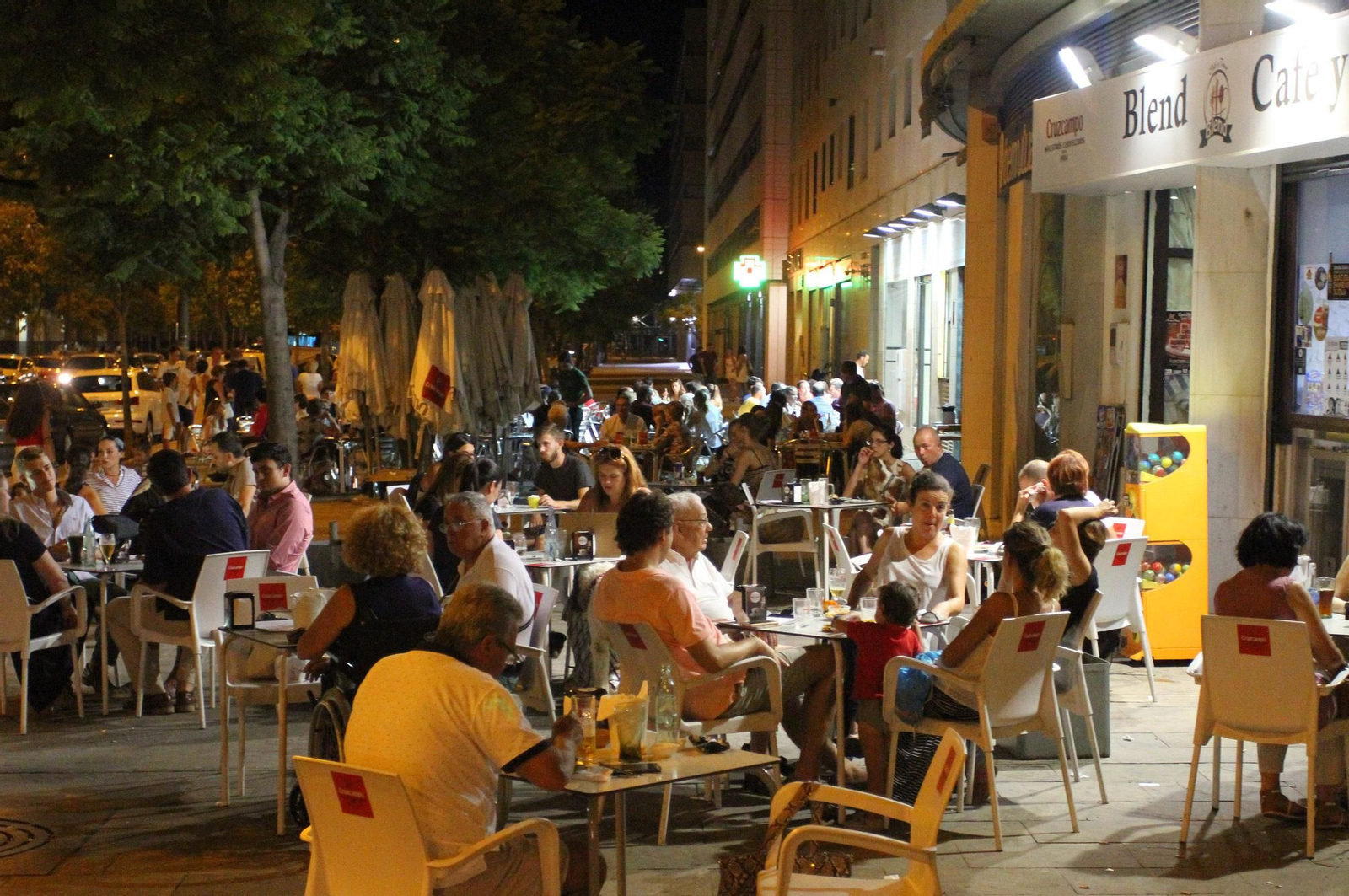 El bulevar de la Ría invita a pasear