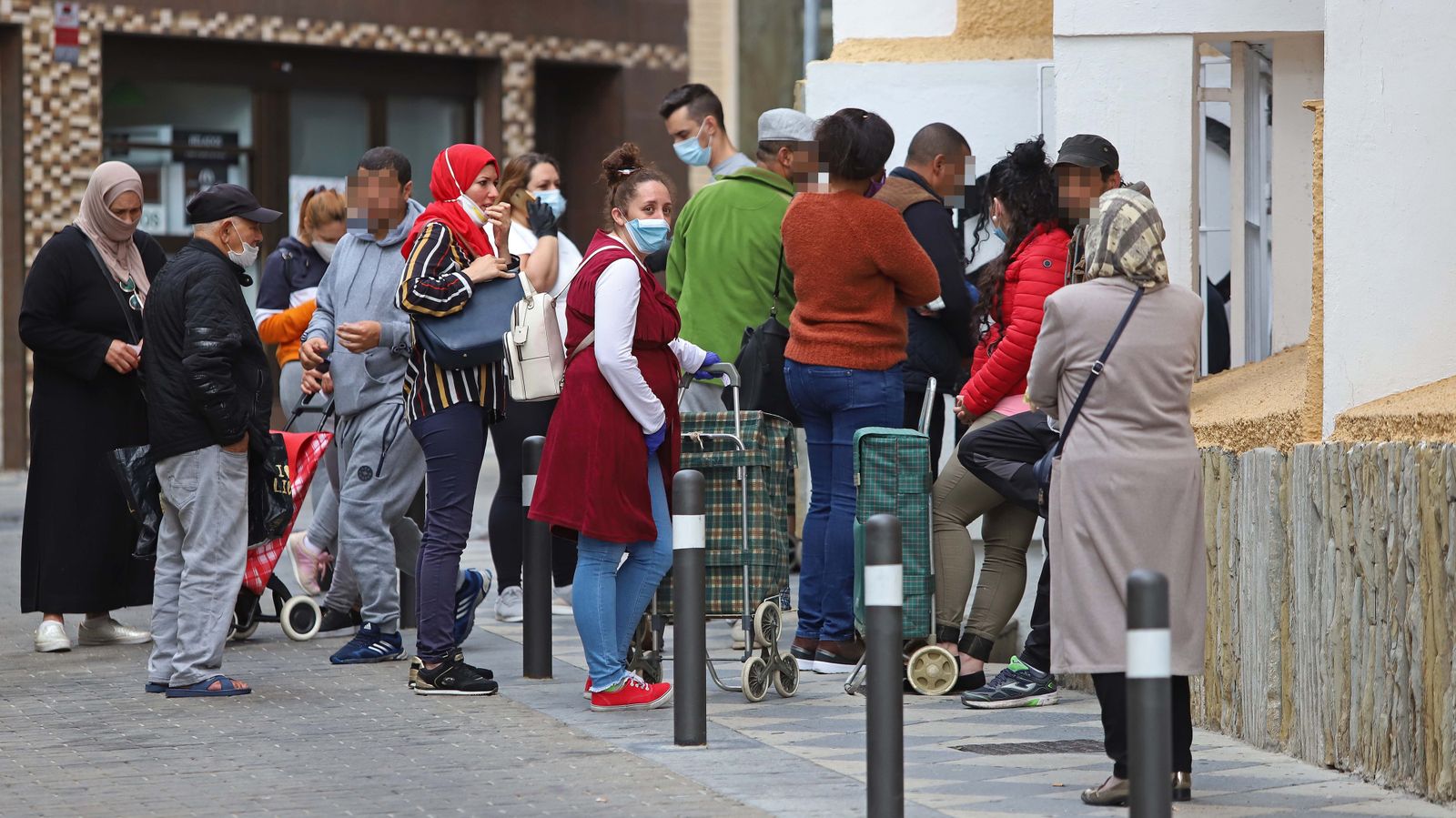 Reparto de alimentos de Cáritas en Algeciras