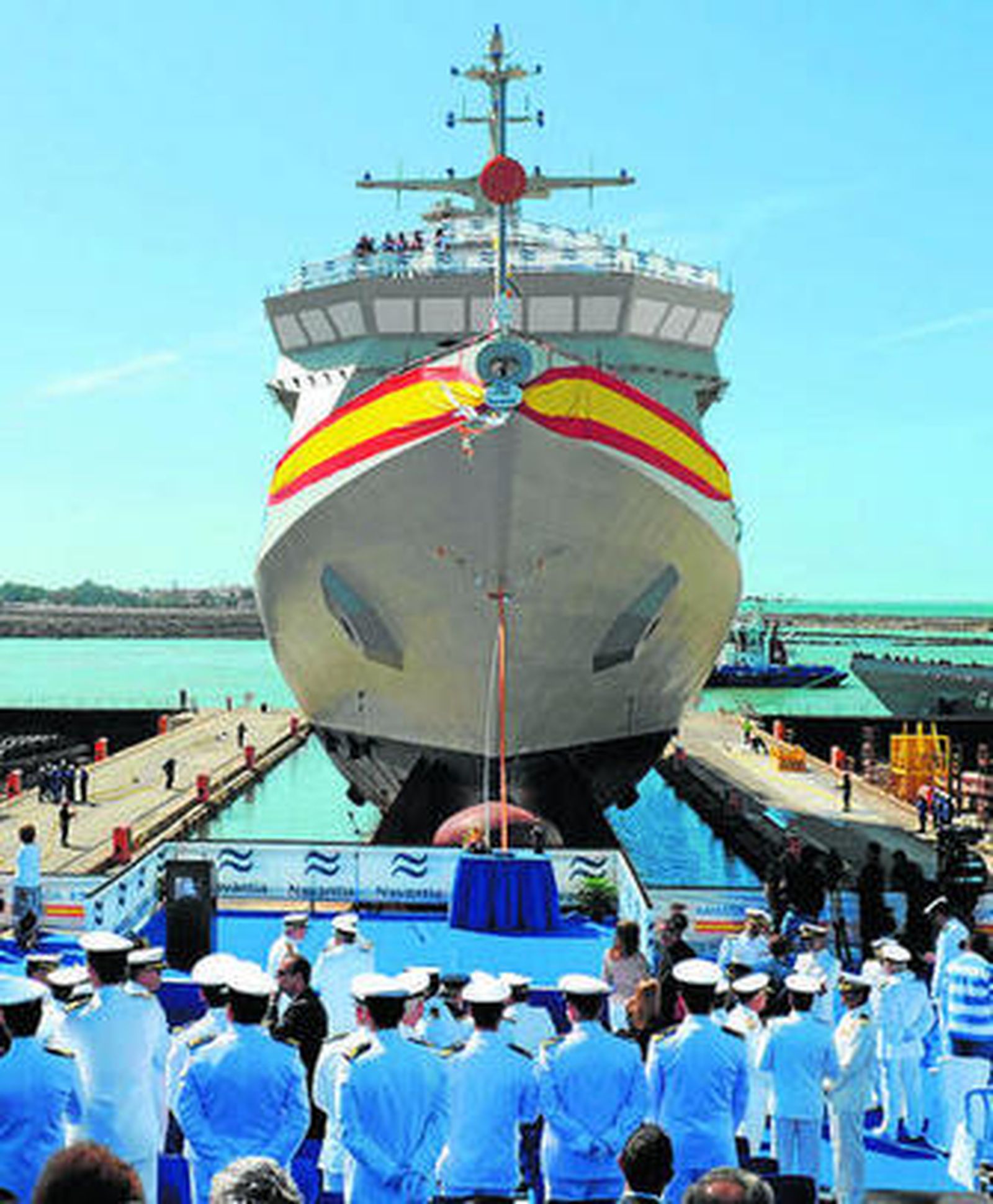 Imagen de la botadura del tercer BAM de la primera serie, en La Isla.