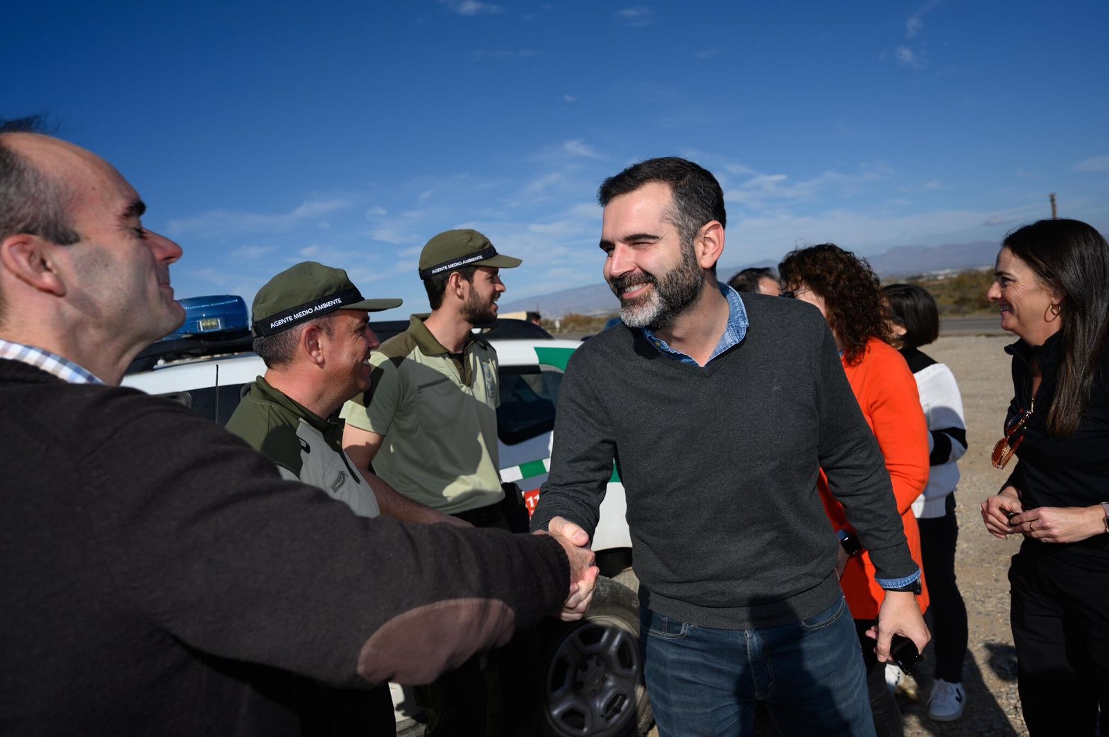 El consejero de Sostenibilidad Ramon Fernández- Pacheco en su visita a las Salinas de Cabo de Gata.