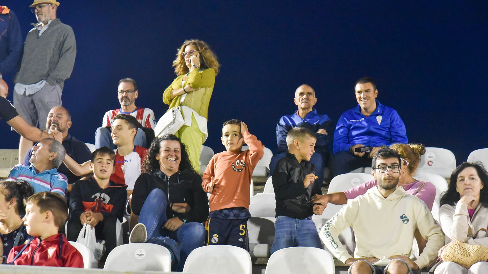 Las fotos del ambiente en el  Algeciras CF - San Fernando CD de la primera jornada.