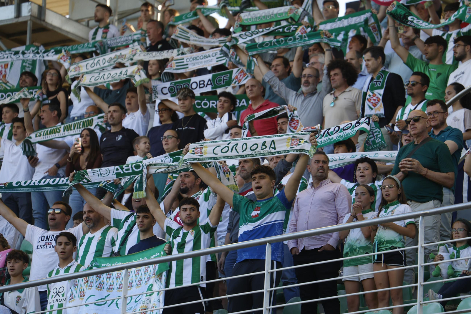 Las mejores fotos del ambiente en el emocionante Córdoba CF - Mirandés en El Arcángel
