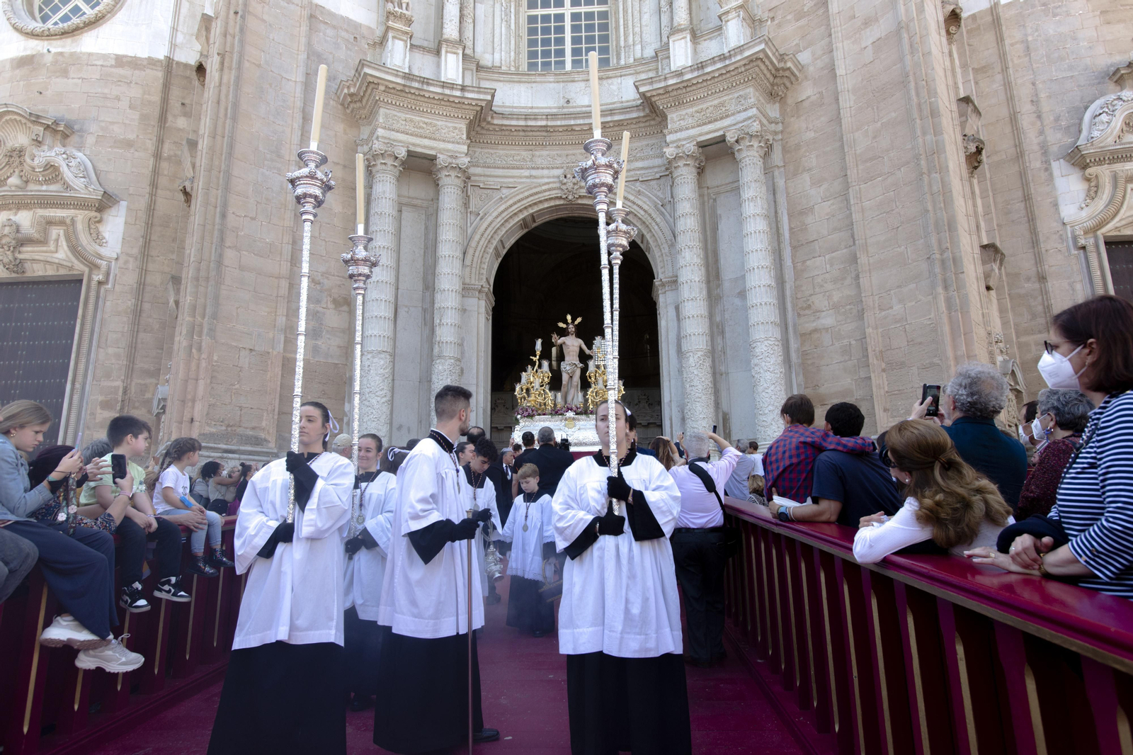 Las imágenes de la procesión del Resucitado en la Semana Santa de Cádiz 2022