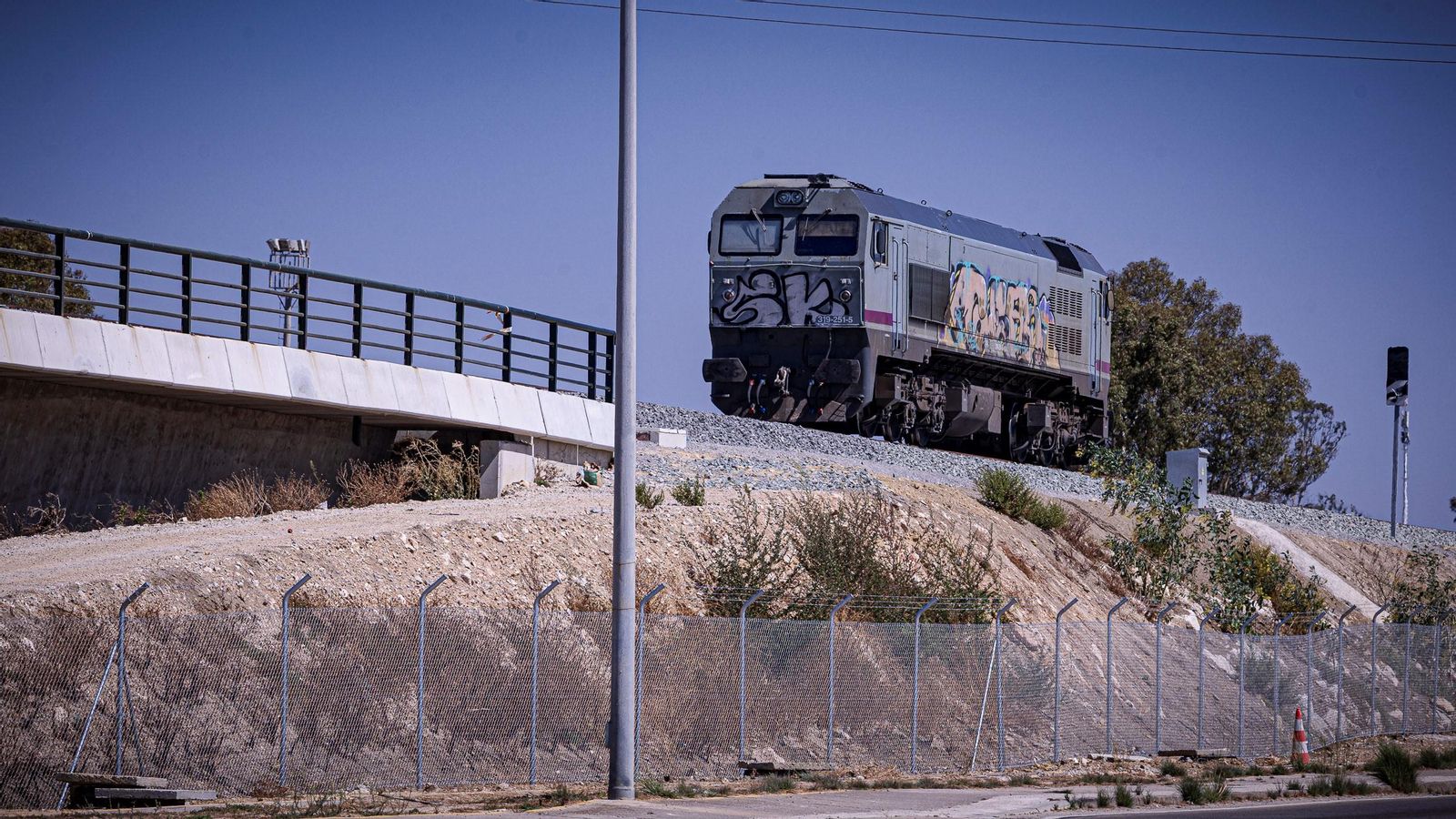 Las pruebas se hicieron al principio con una maquinaria para comprobar que el trazado aguanta el peso. Las pruebas han sido satisfactorias de manera que el tren está algo más cerca ya de La Cabezuela