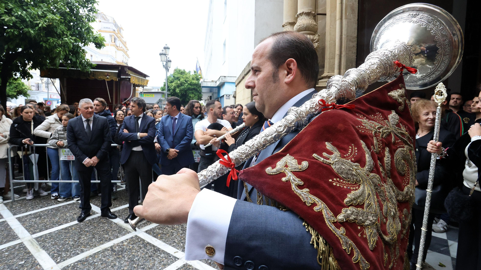 Las Viñas y El Cristo vuelven a sus templos