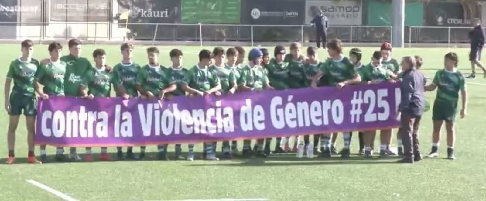La selección andaluza porta una pancarta contra la violencia de género