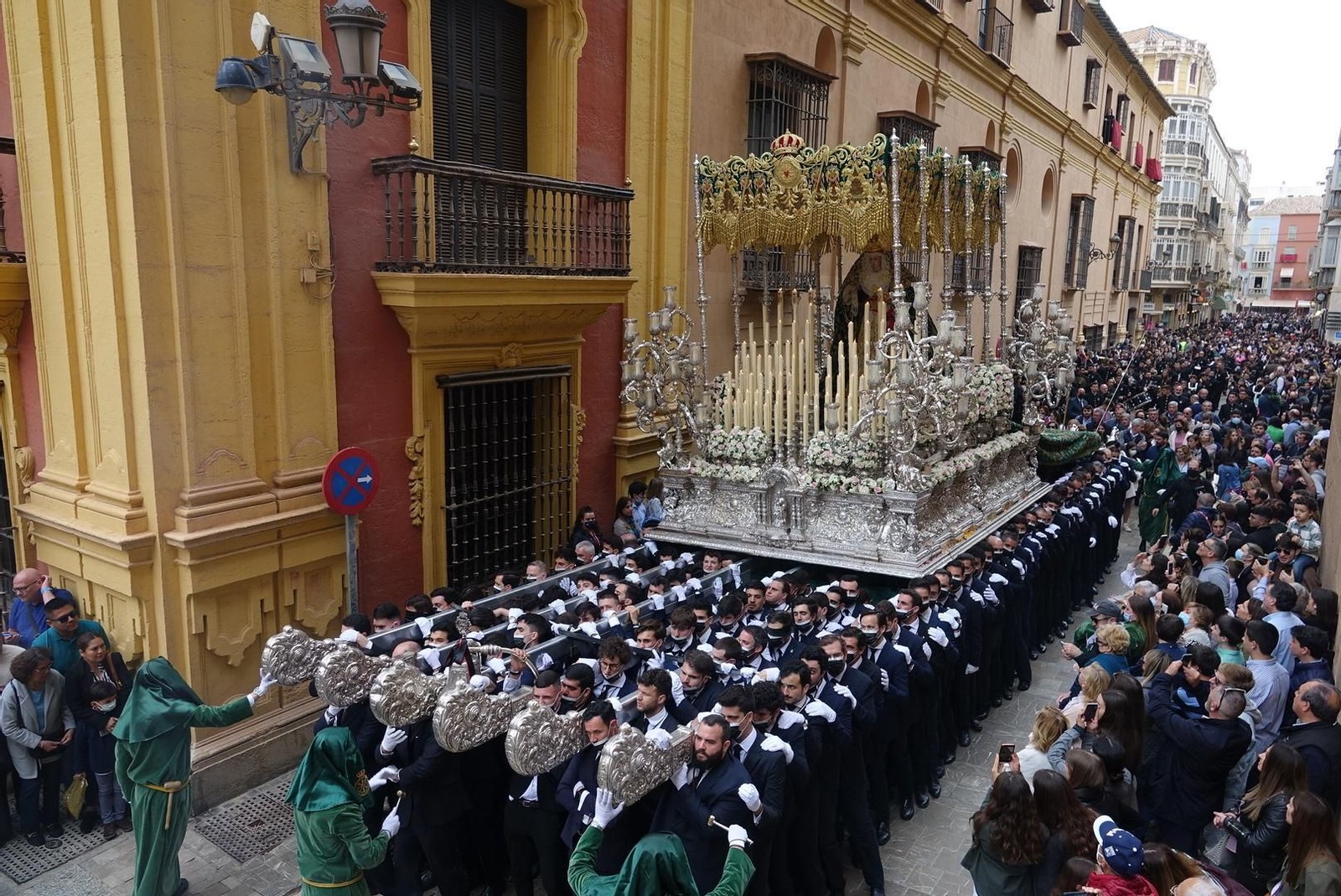 Las fotos de Estudiantes, en el Lunes Santo de Málaga