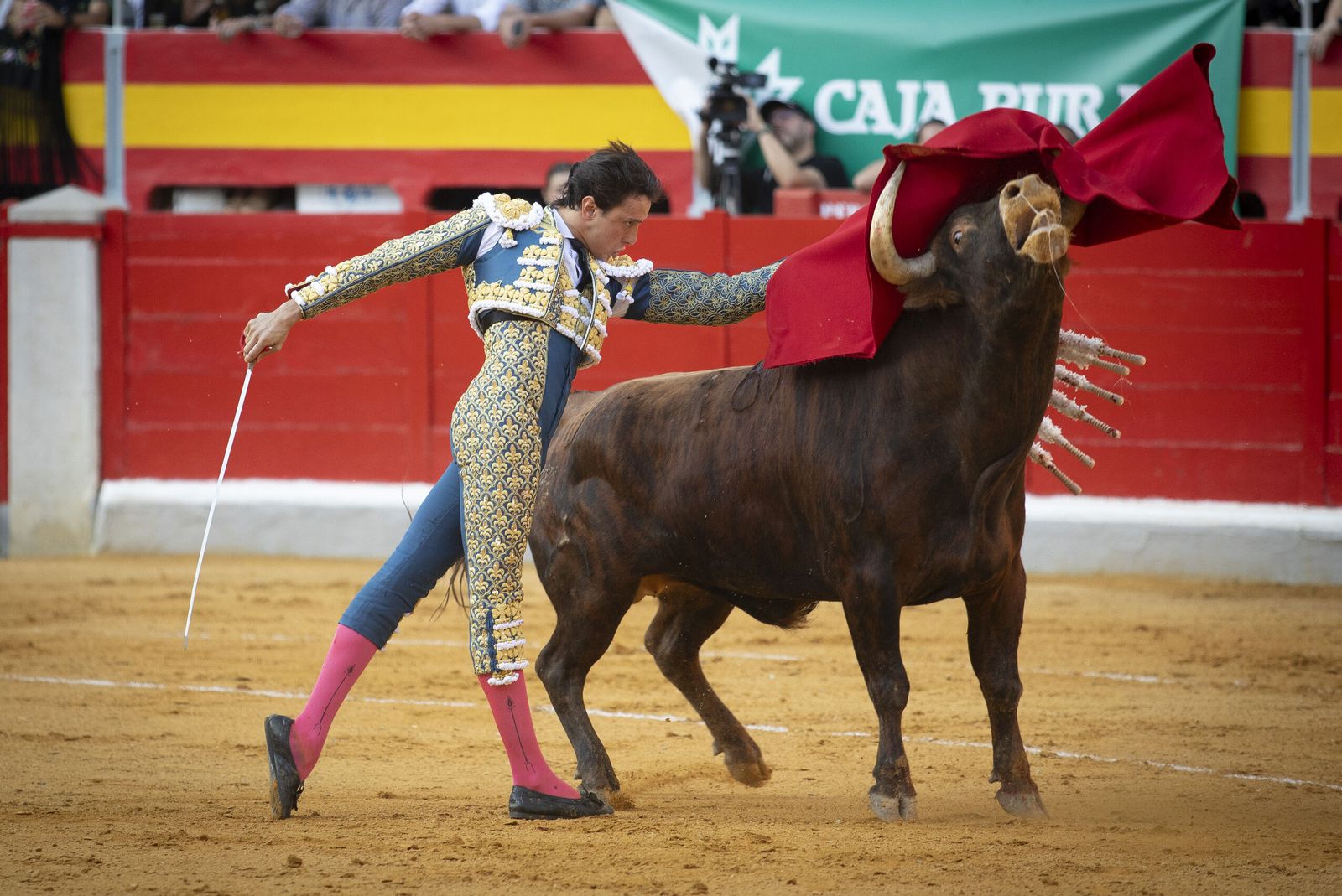 El Fandi vuelve a deleitar ante su afición