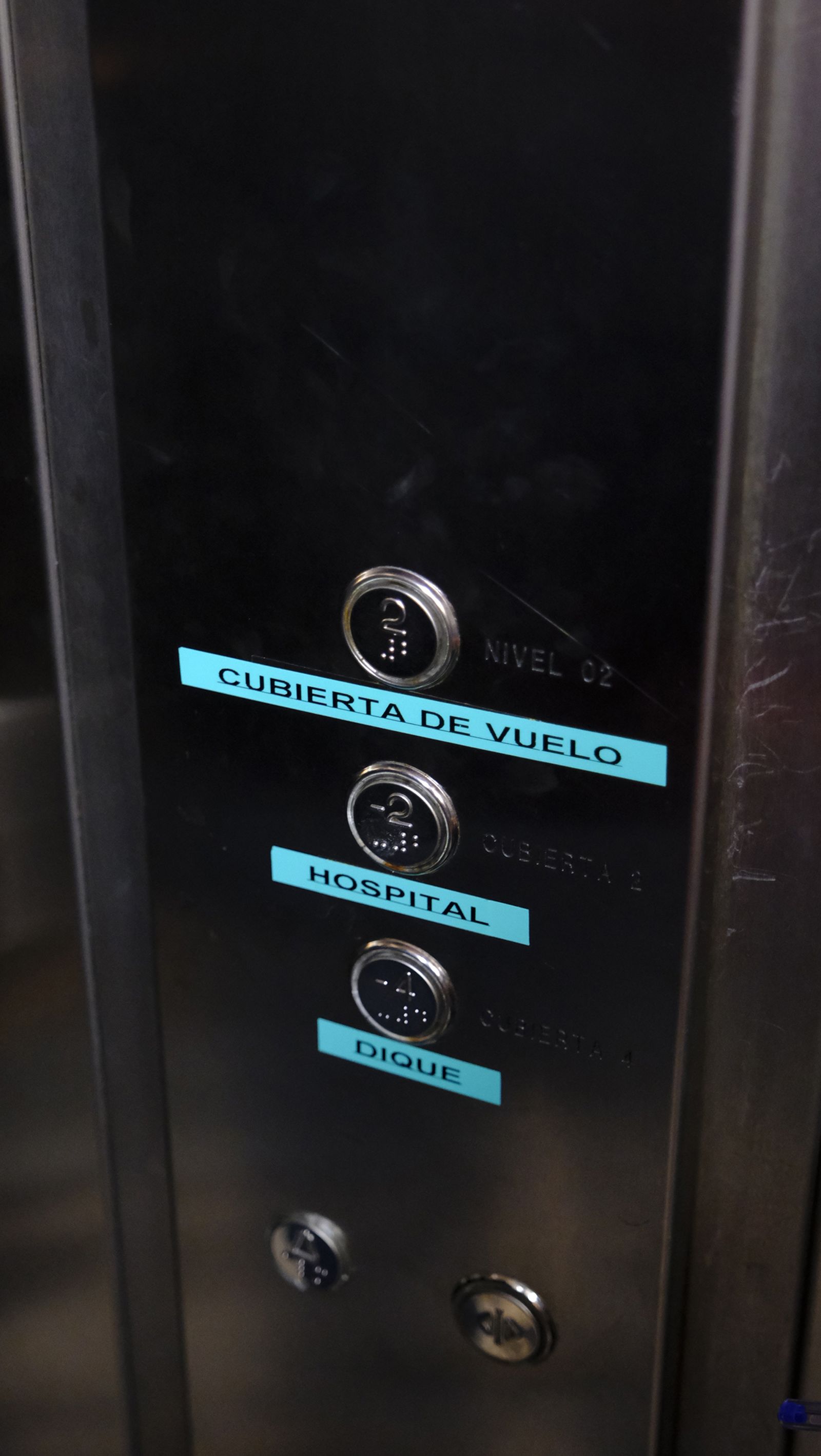 Fotogalería de la visita al portaaviones Juan Carlos I. Puerto de Almería.